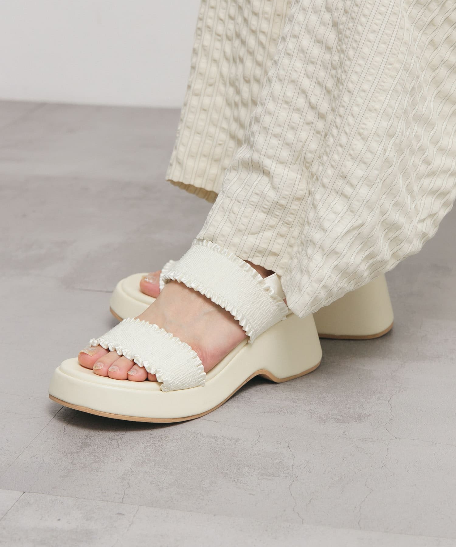 シャーリングベルトサンダル CREAM 36