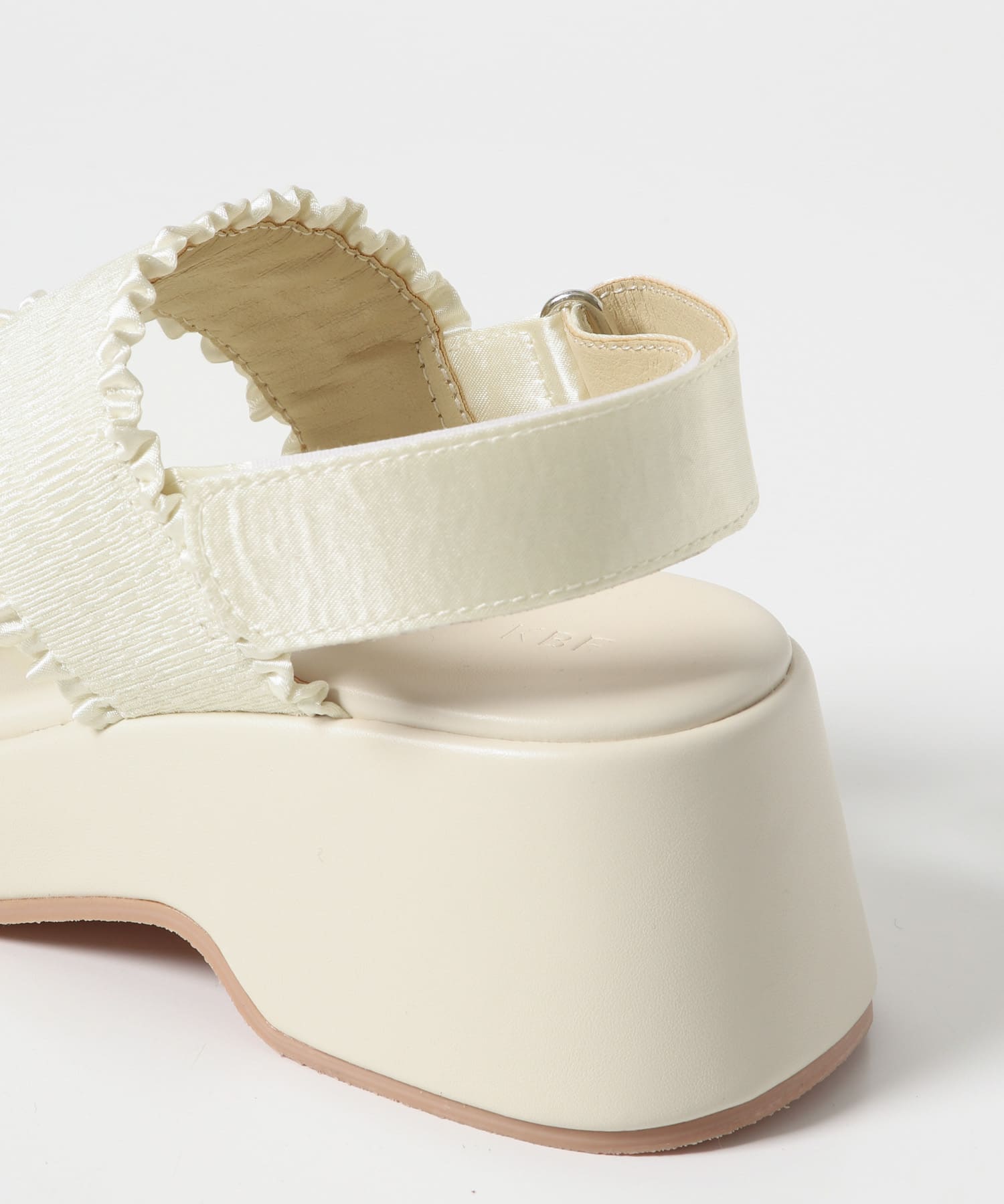 シャーリングベルトサンダル CREAM 36