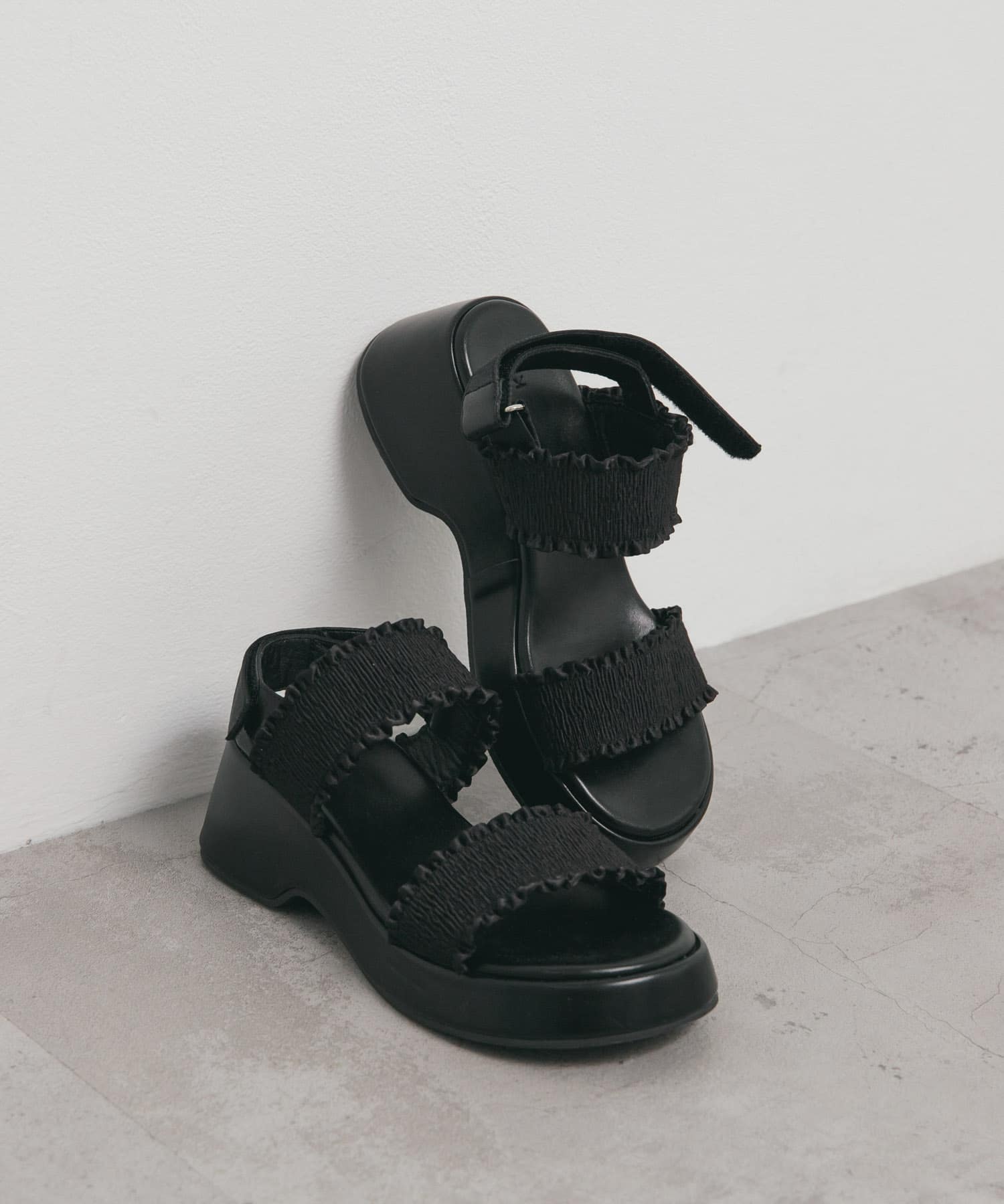 シャーリングベルトサンダル