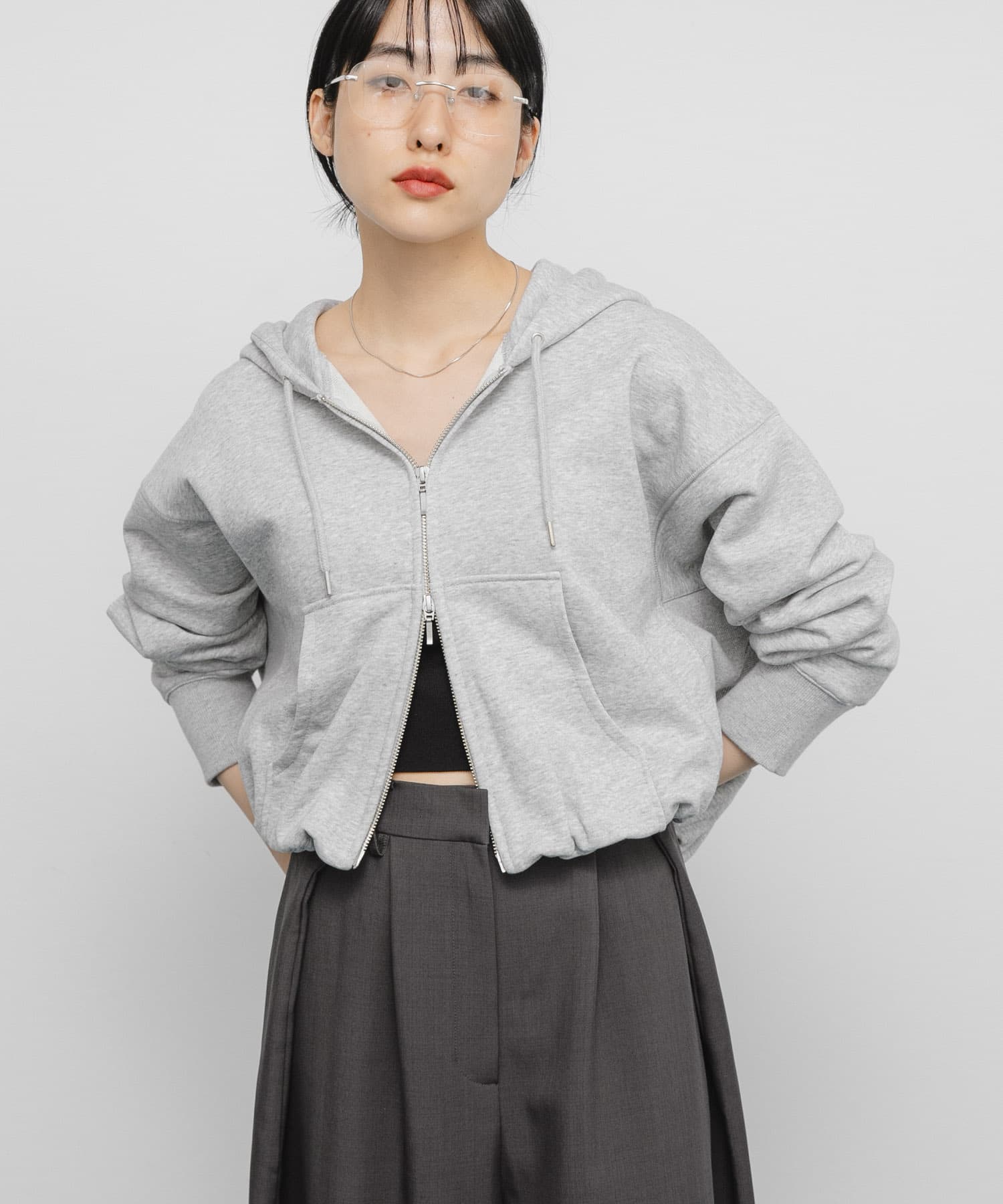 フロントZIPショートフーディー