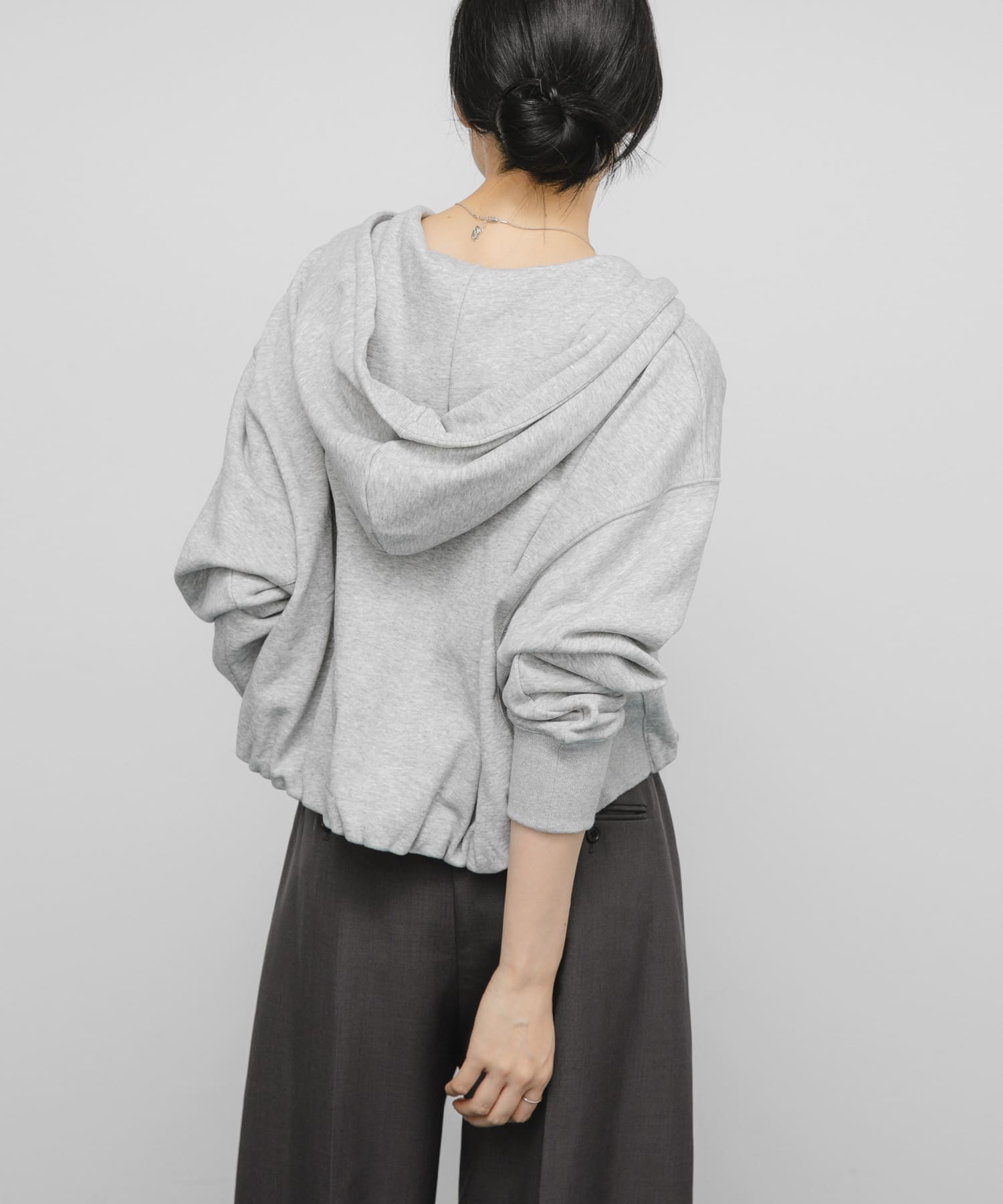フロントZIPショートフーディー(one IVORY): トップス｜URBAN RESEARCH