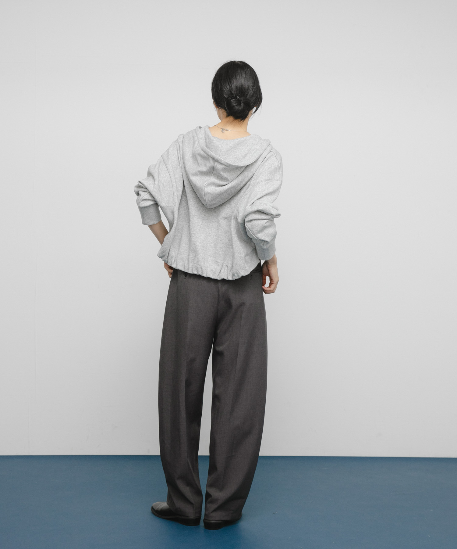 TOP GRAY