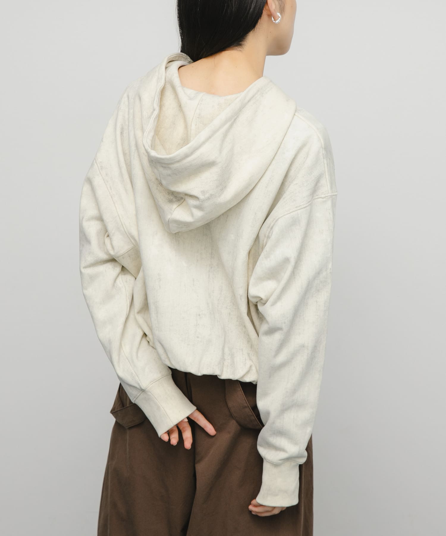 フロントZIPショートフーディー(one IVORY): トップス｜URBAN RESEARCH