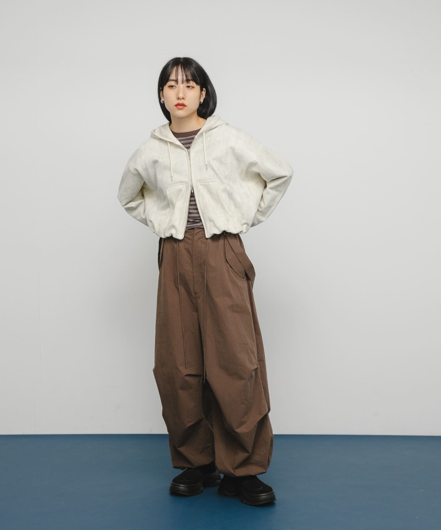 フロントZIPショートフーディー(one IVORY): トップス｜URBAN RESEARCH