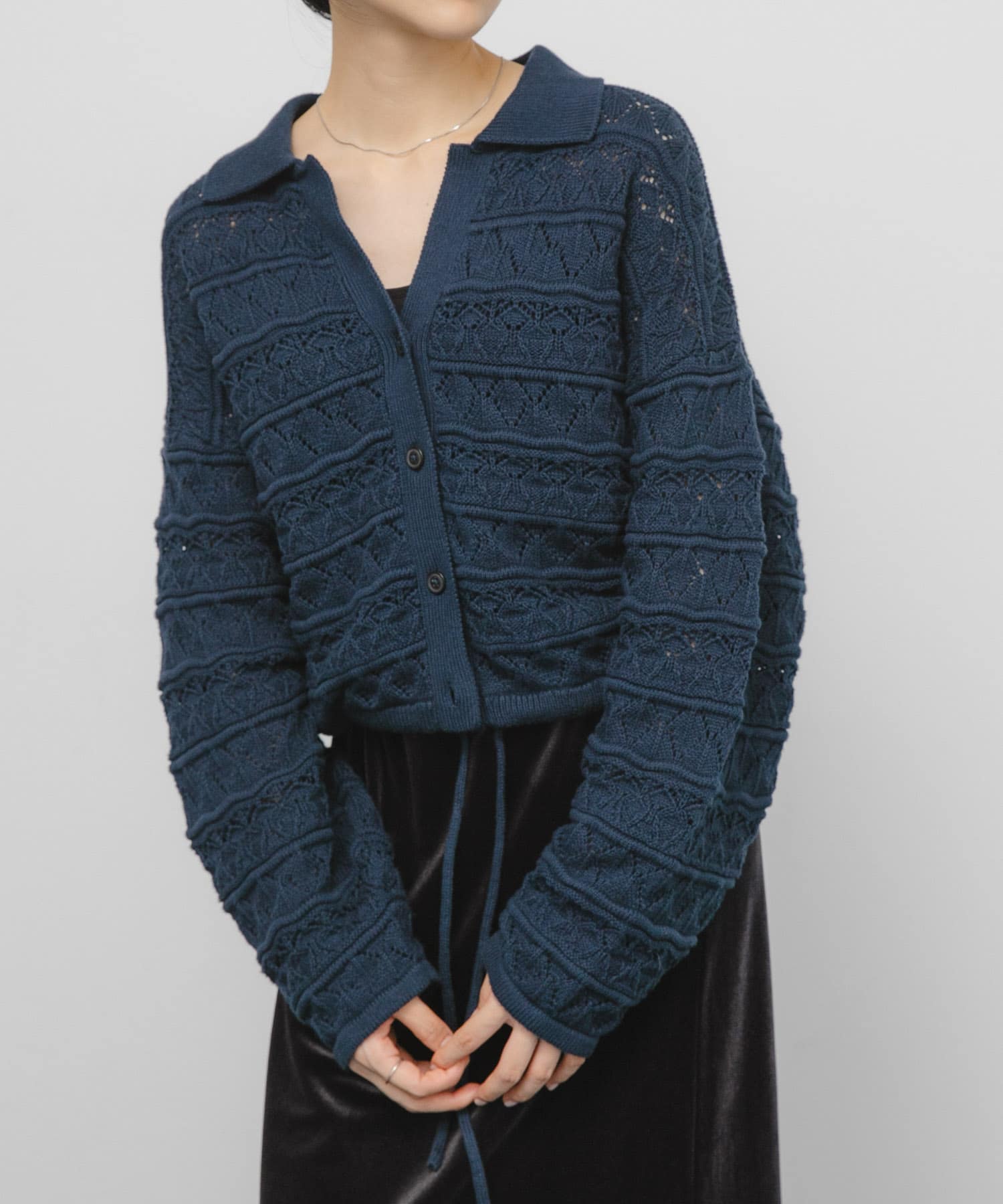 透かし編みキーネックカーディガン