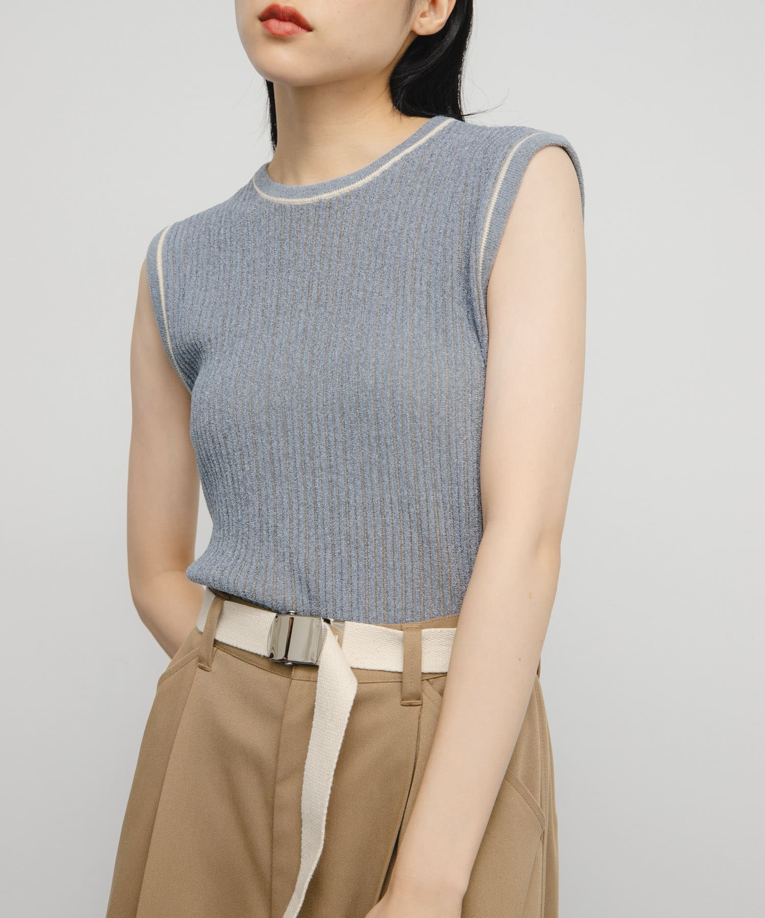 スリーブレスリンクスニット