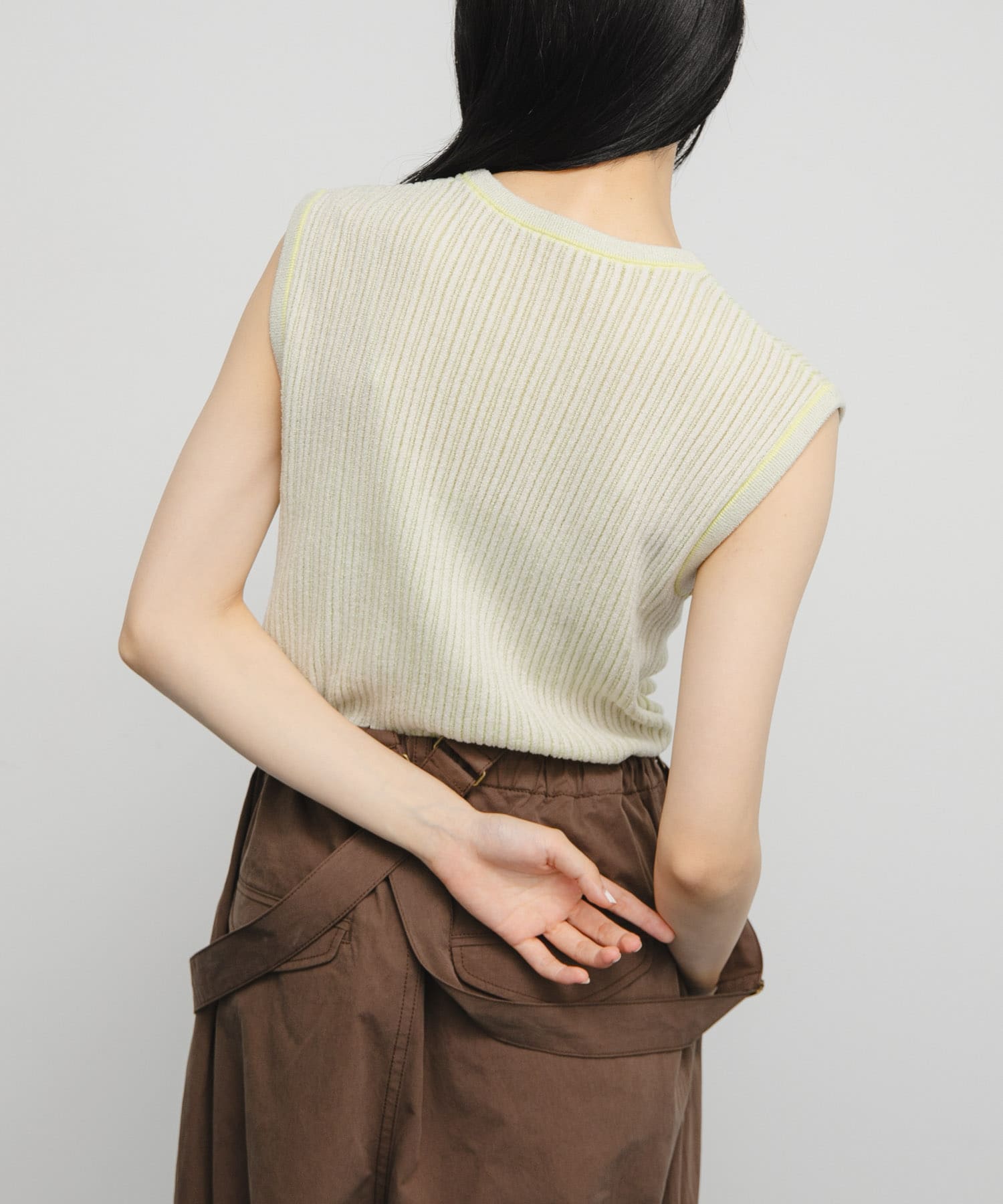 スリーブレスリンクスニット