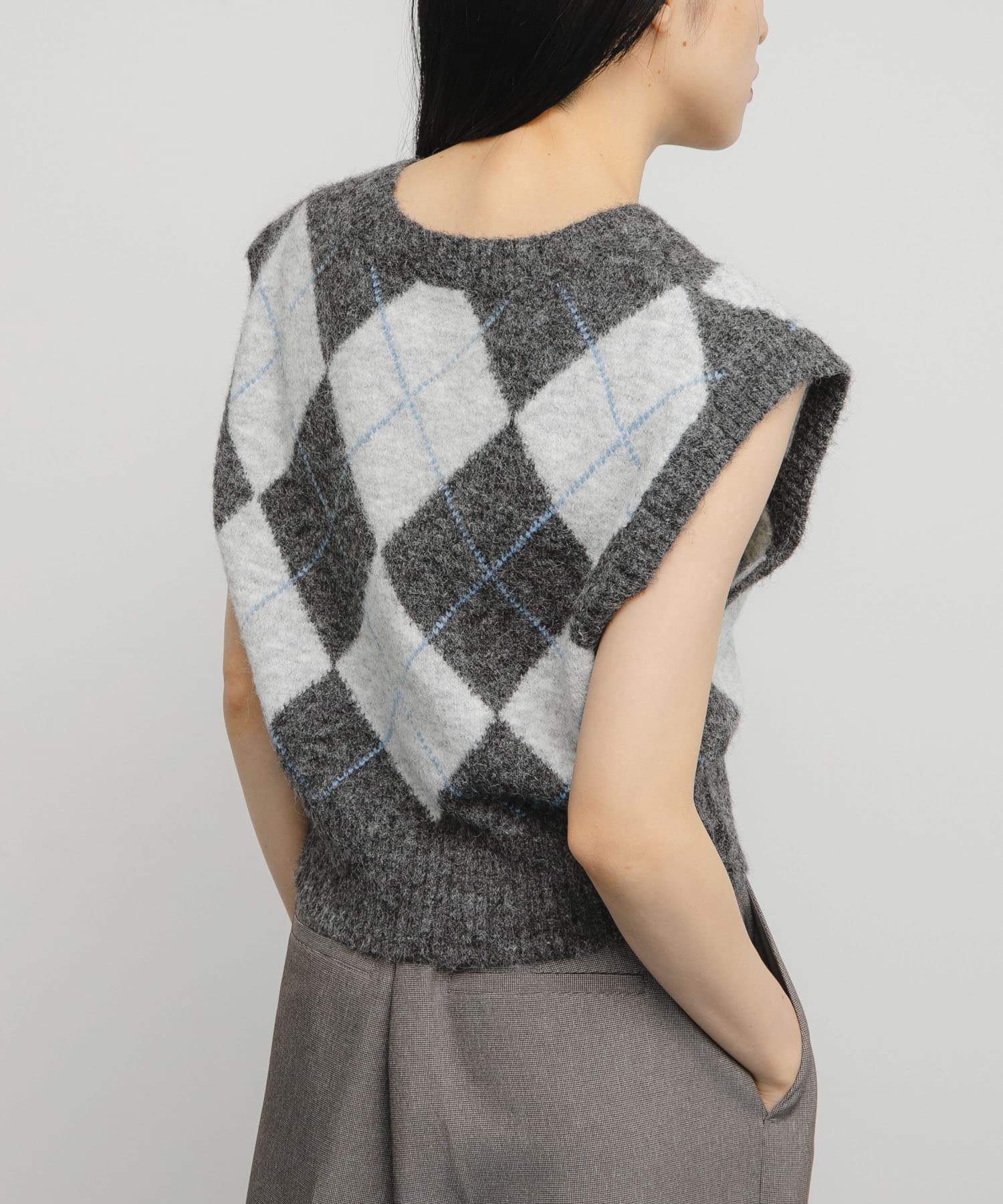 GRAY