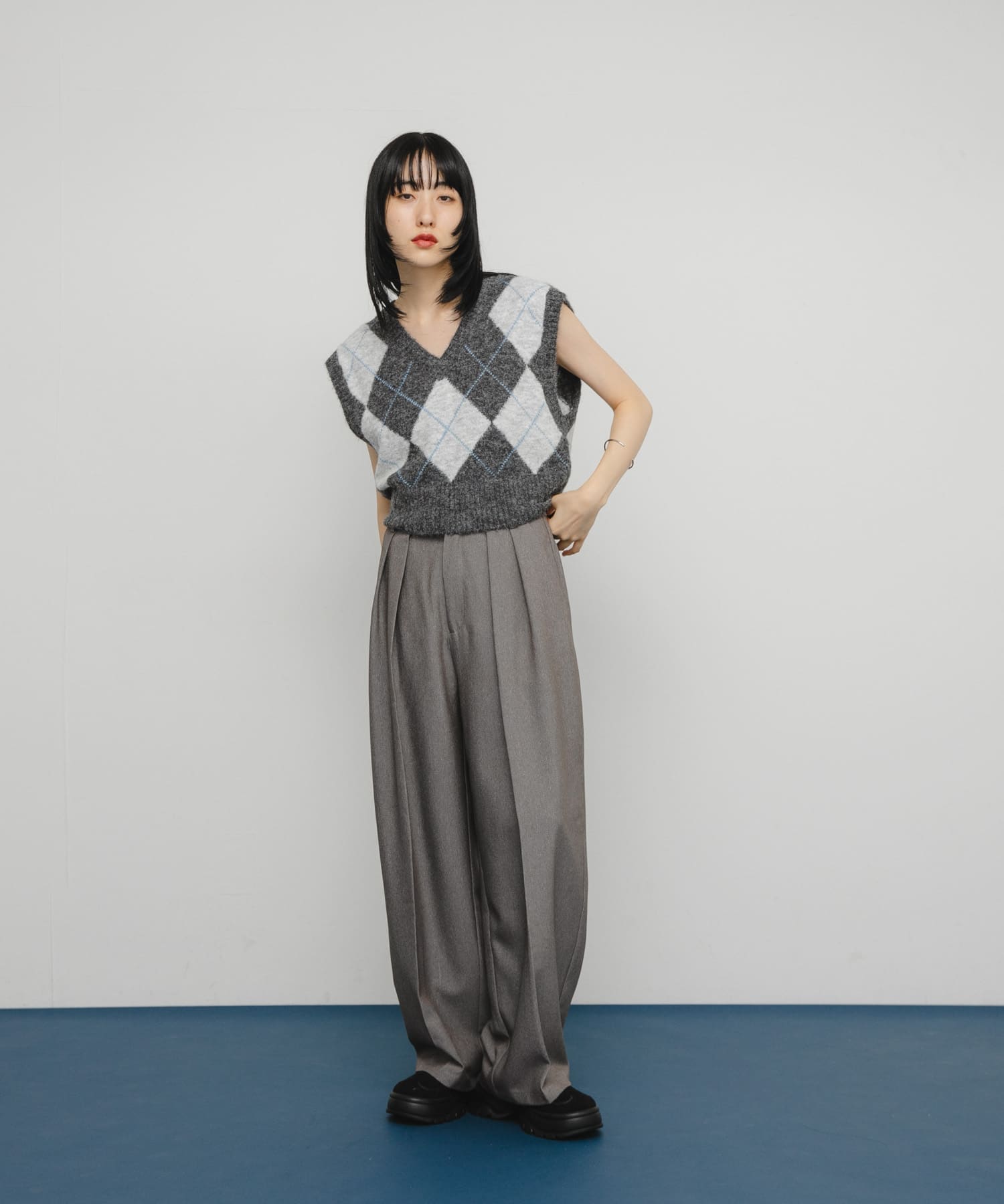 GRAY
