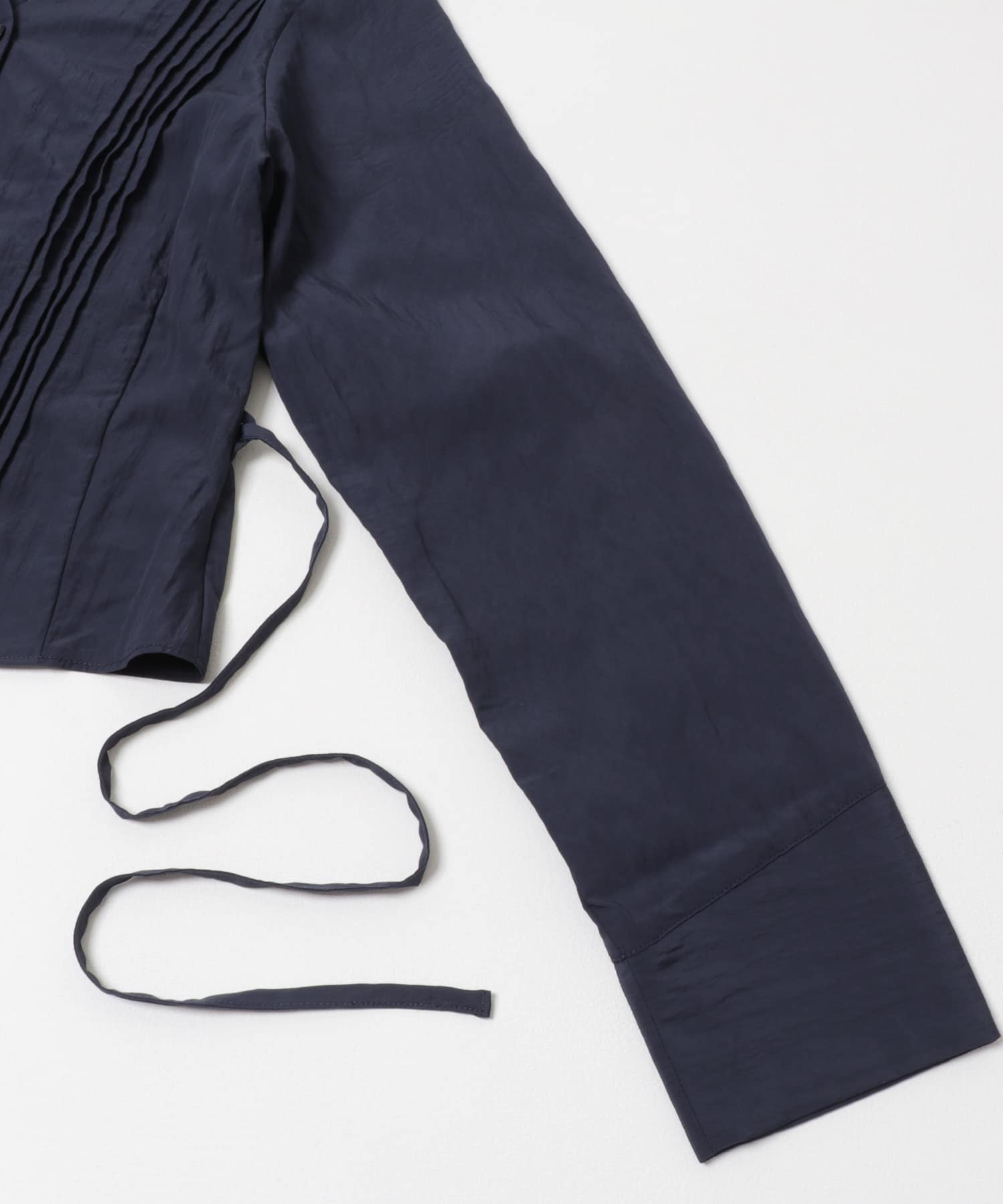 ピンタックVネックブラウス NAVY one