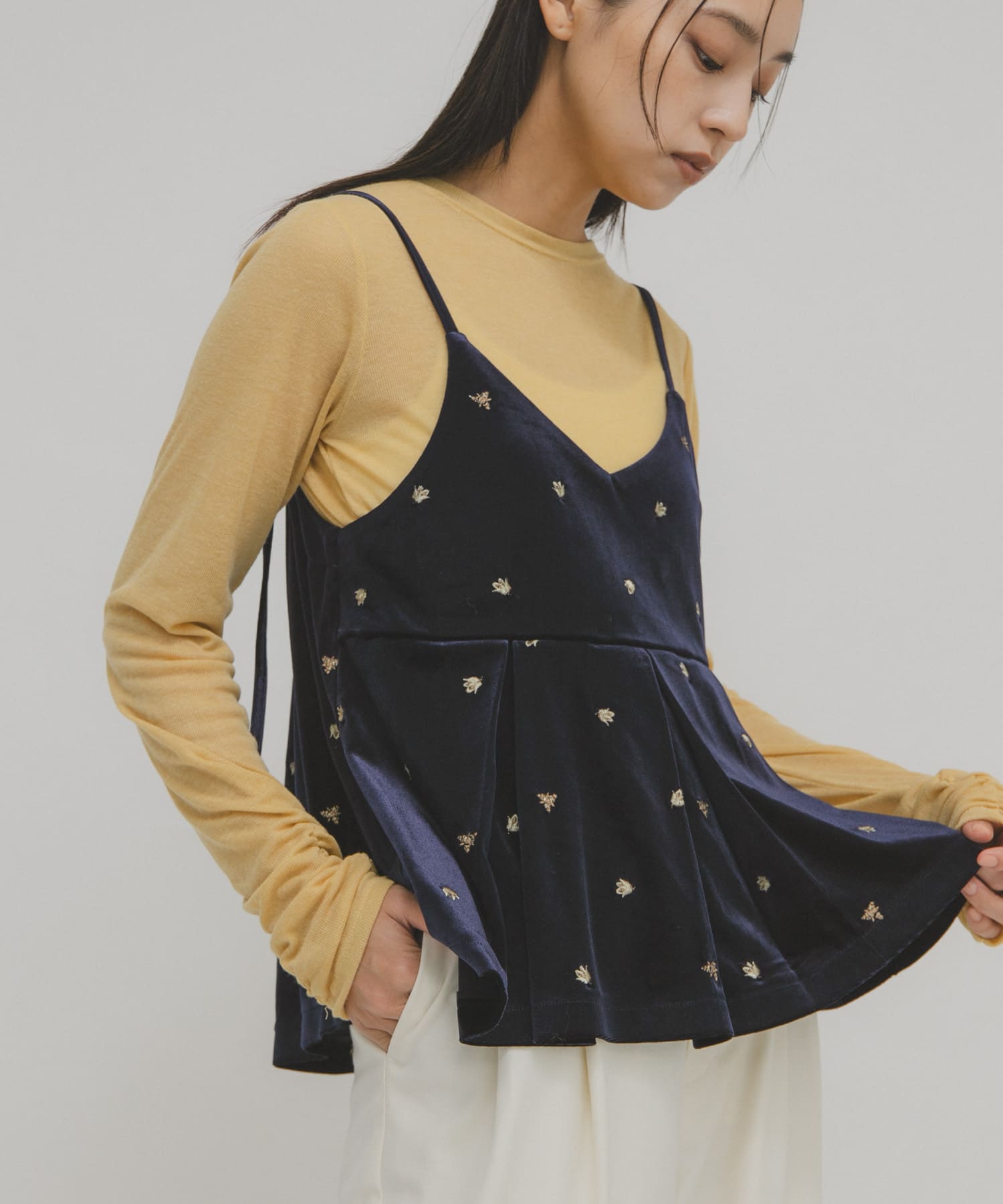 2WAYベロアビスチェ(one NAVY刺繍): トップス｜URBAN RESEARCH公式