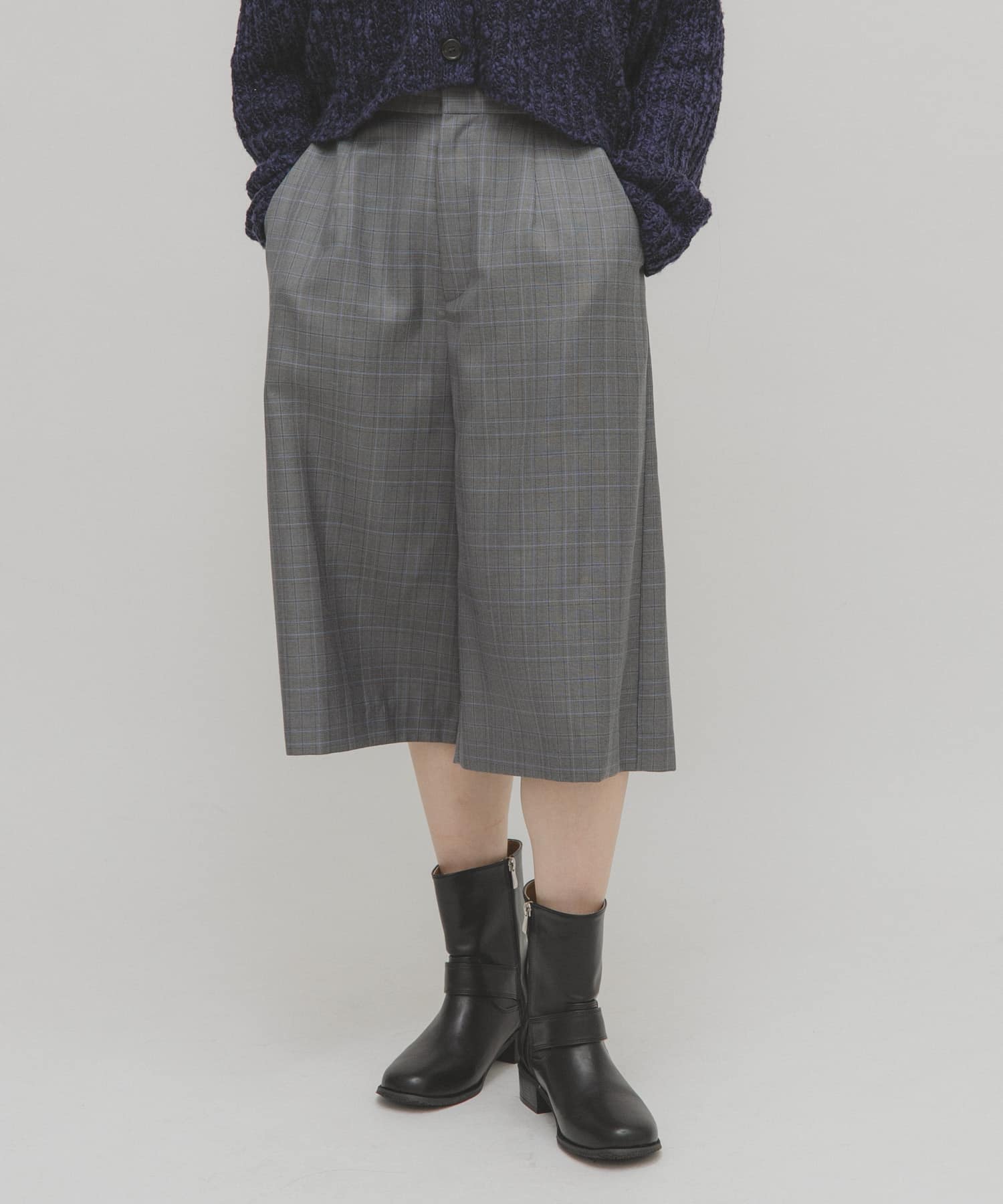 GRAY