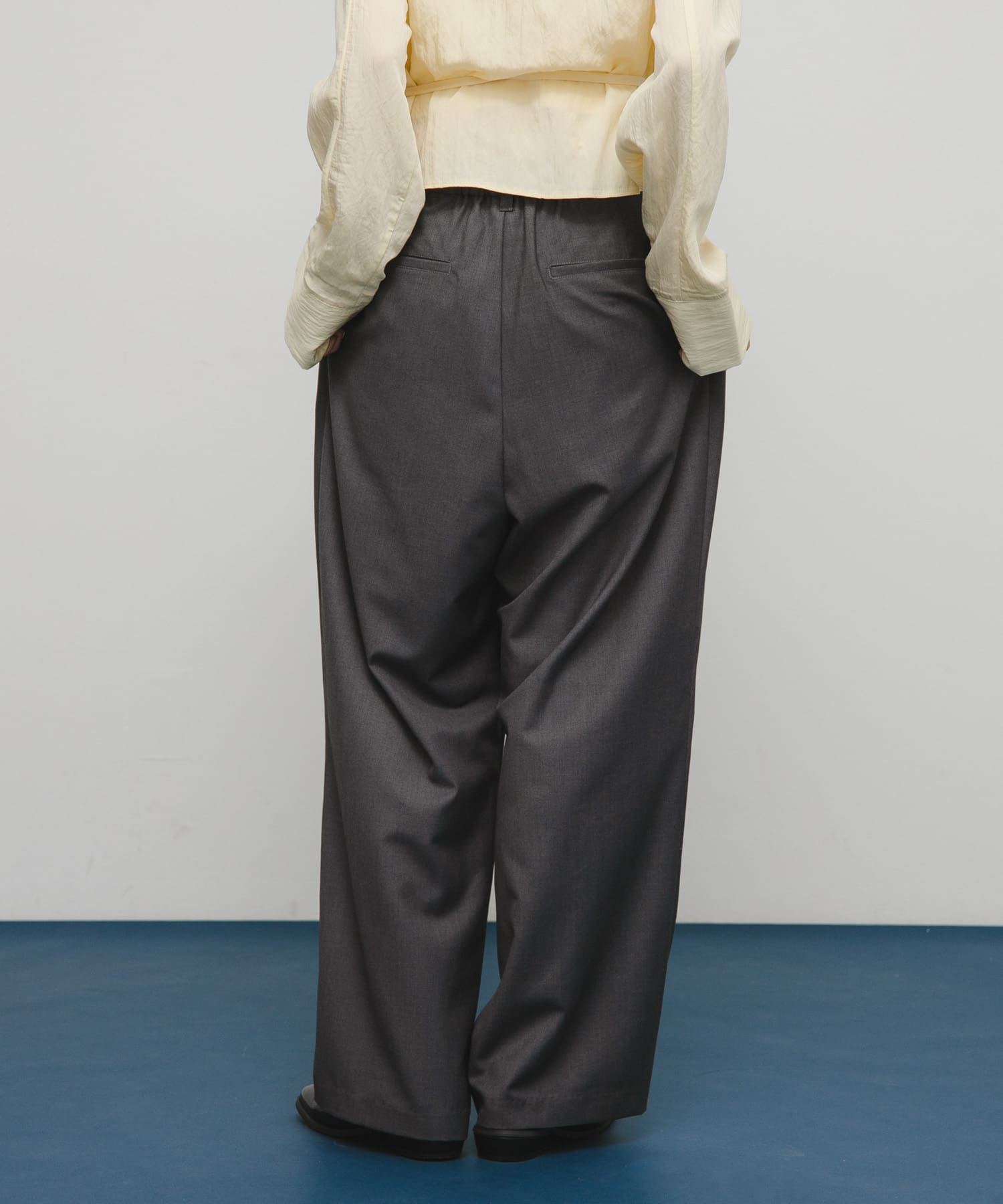 GRAY
