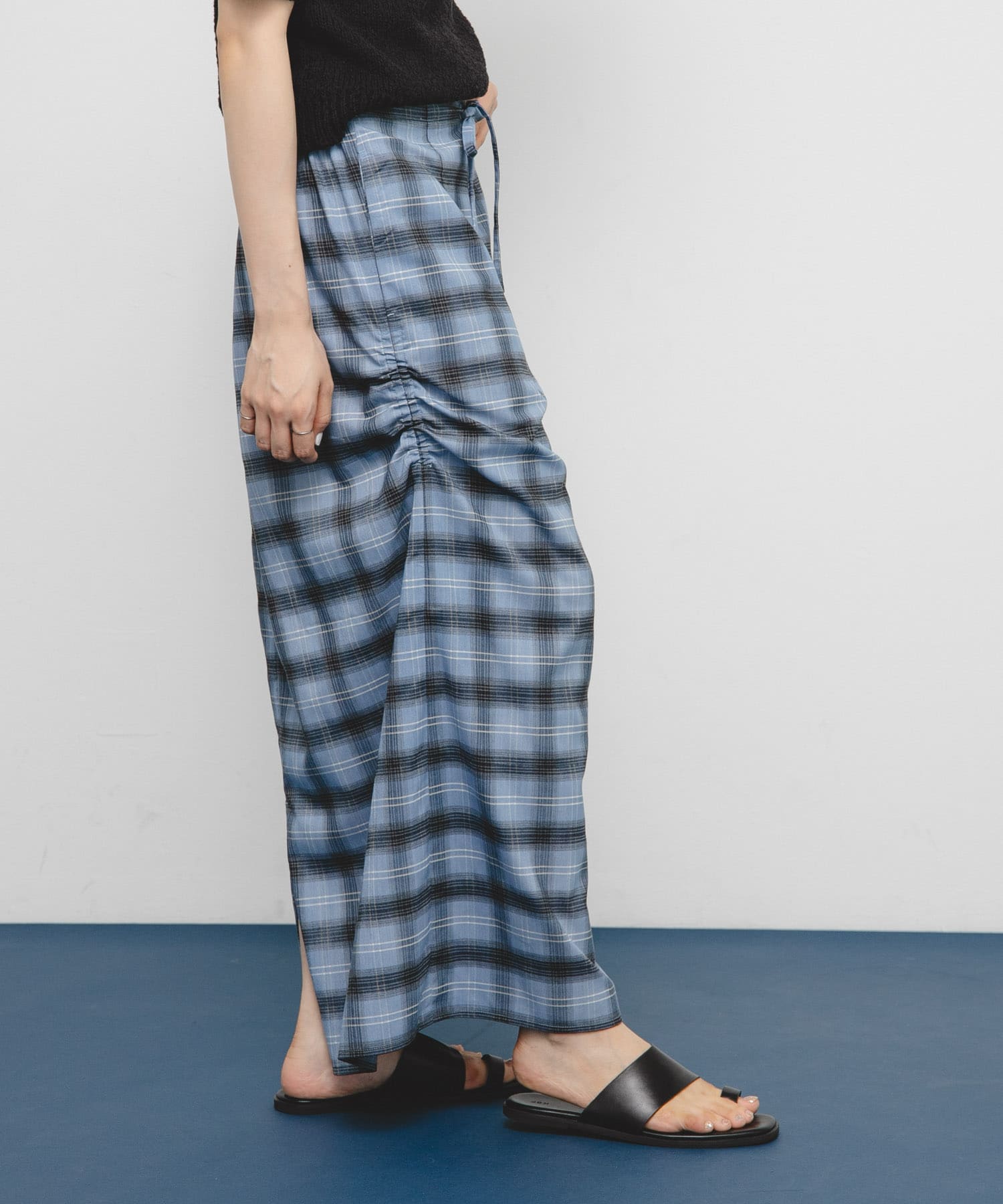 サイドデザインチェックスカート