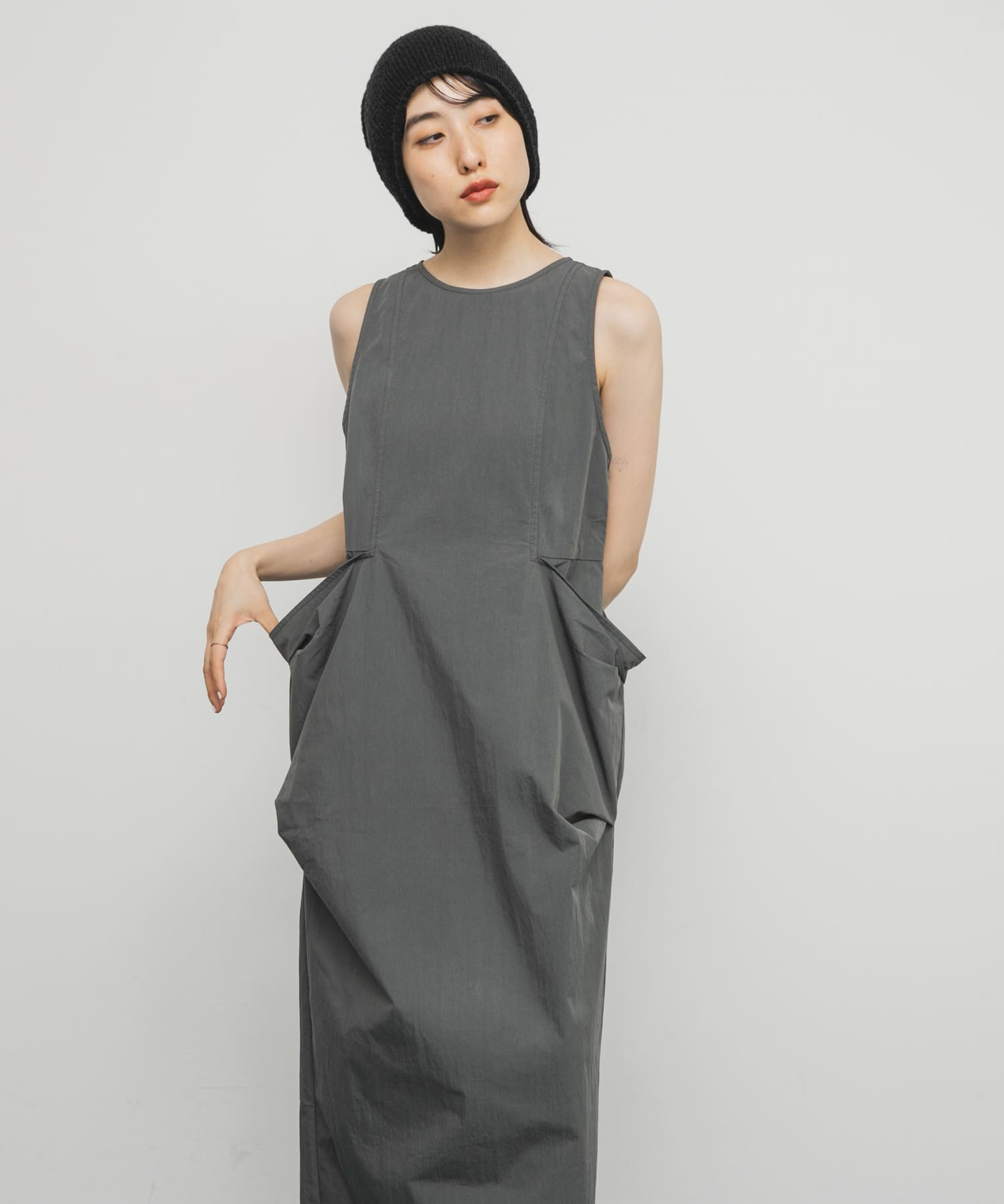 ポケットディティールコクーンワンピース(one CHARCOAL): ワンピース