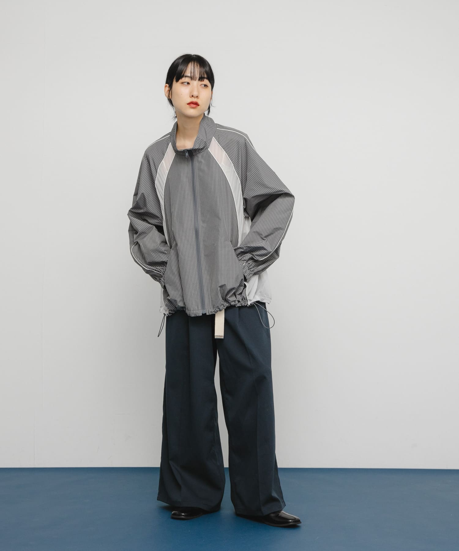 GRAY