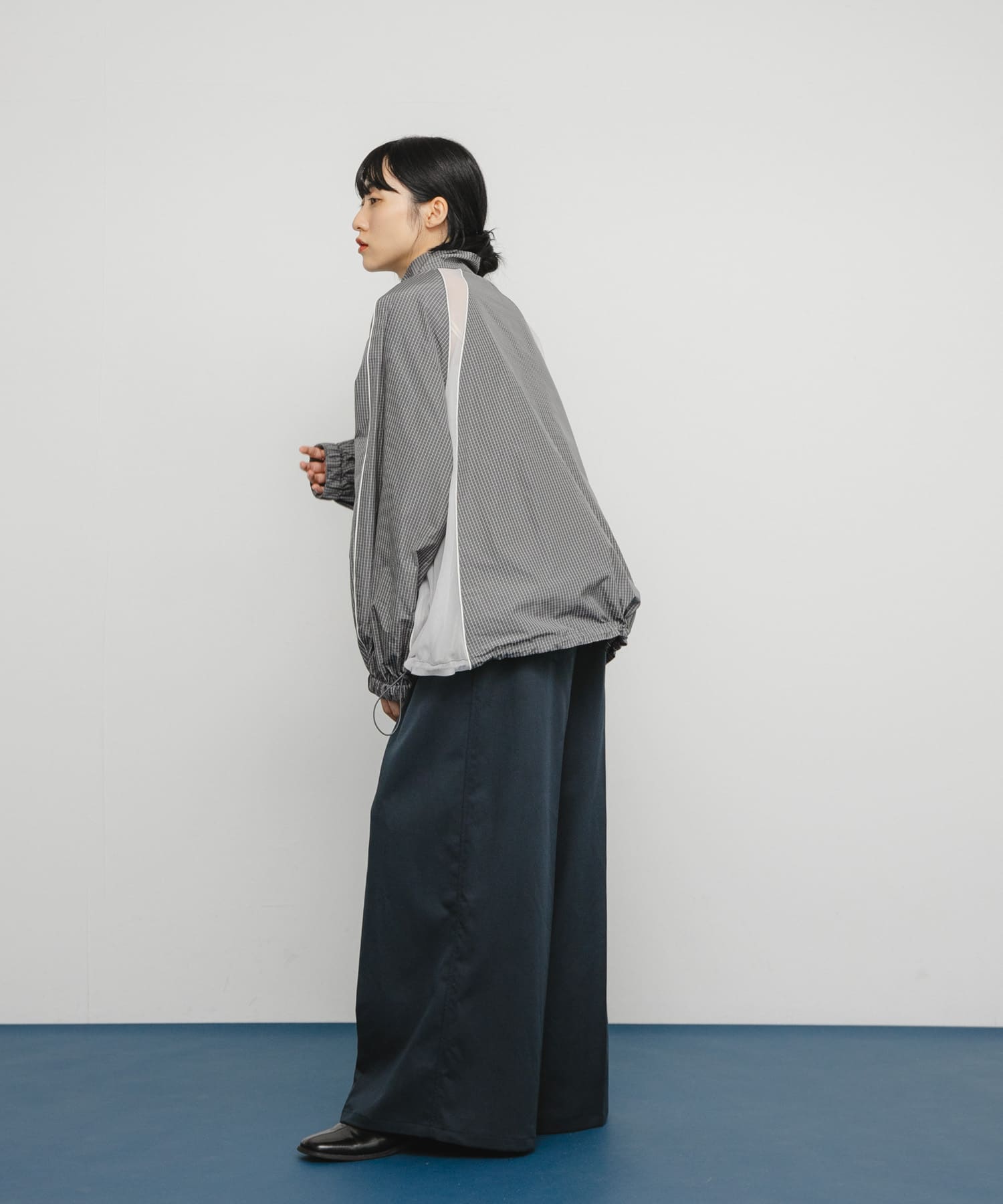 GRAY