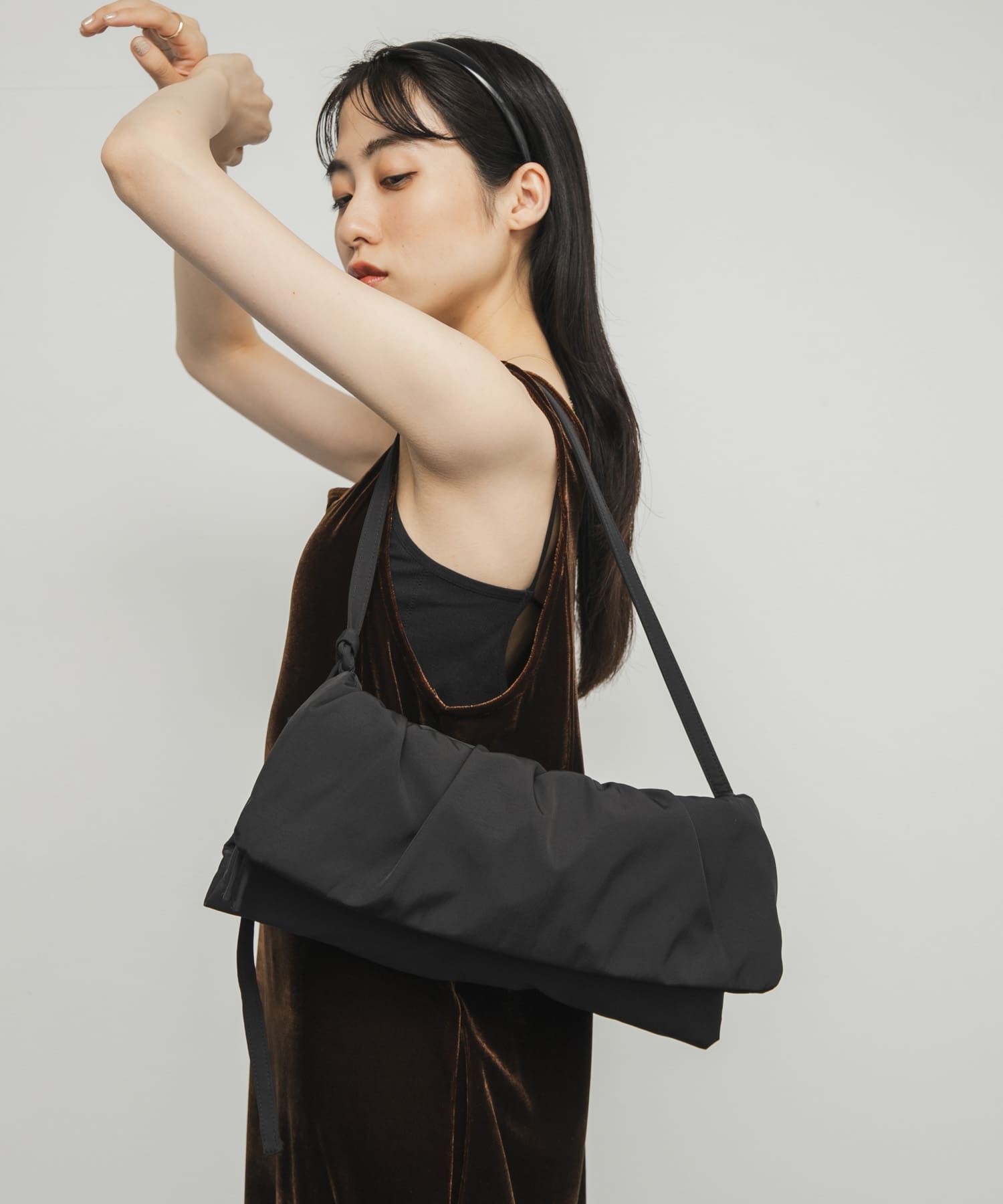 ナイロンギャザーフラップBAG BLACK one