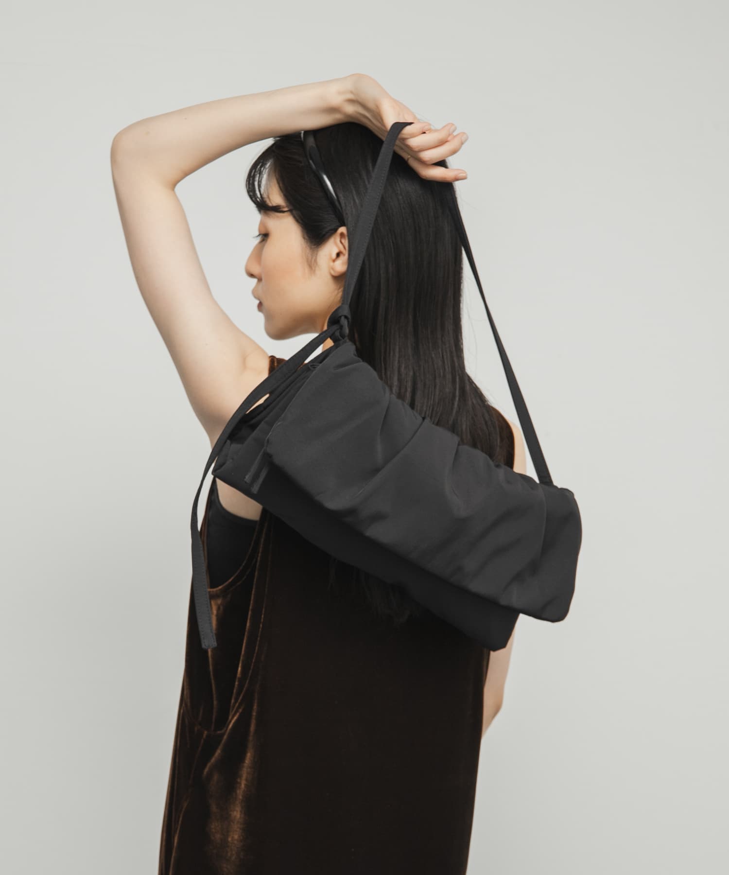 ナイロンギャザーフラップBAG BLACK one