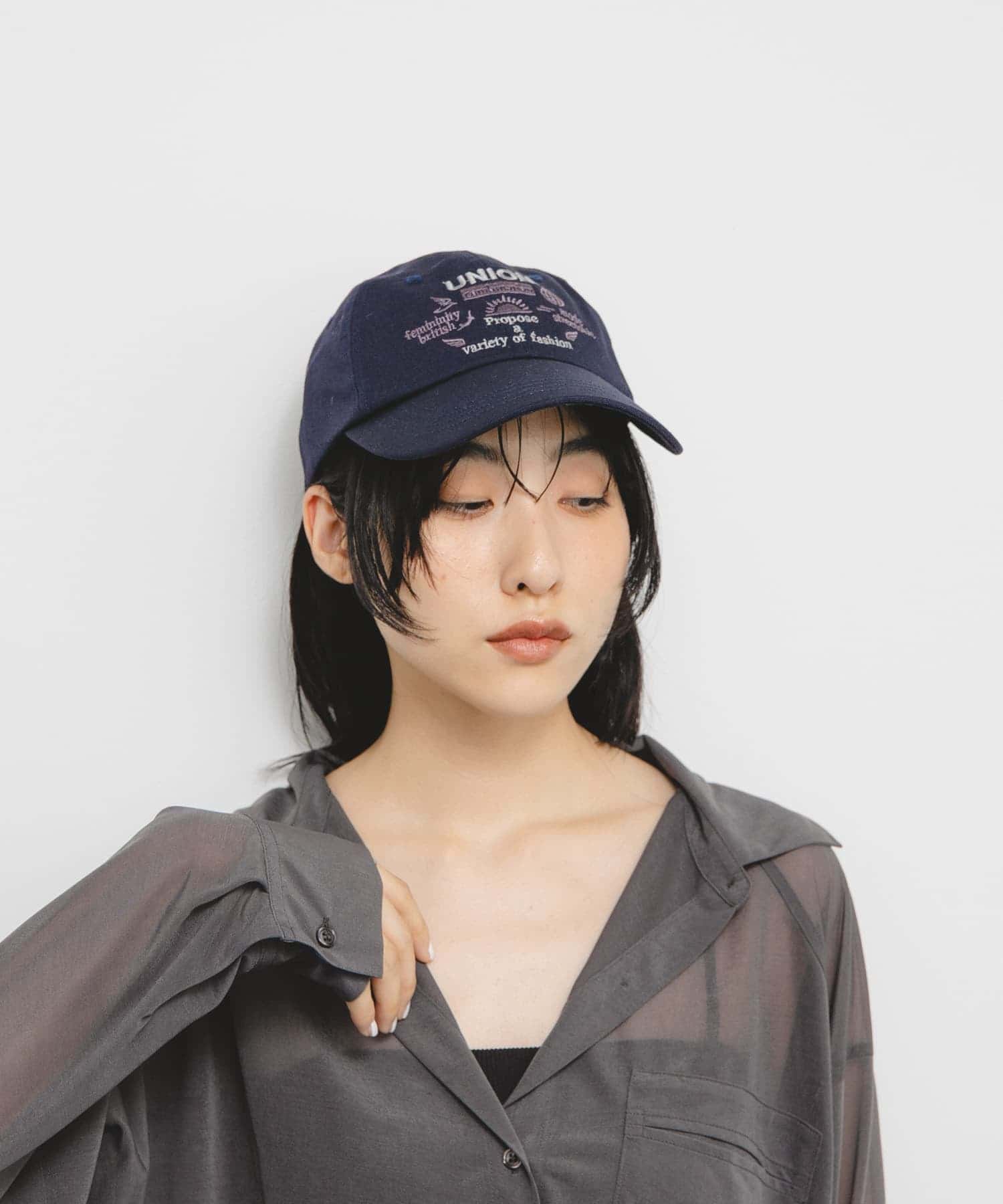 バイカラーエンブロイダリーCAP NAVY one