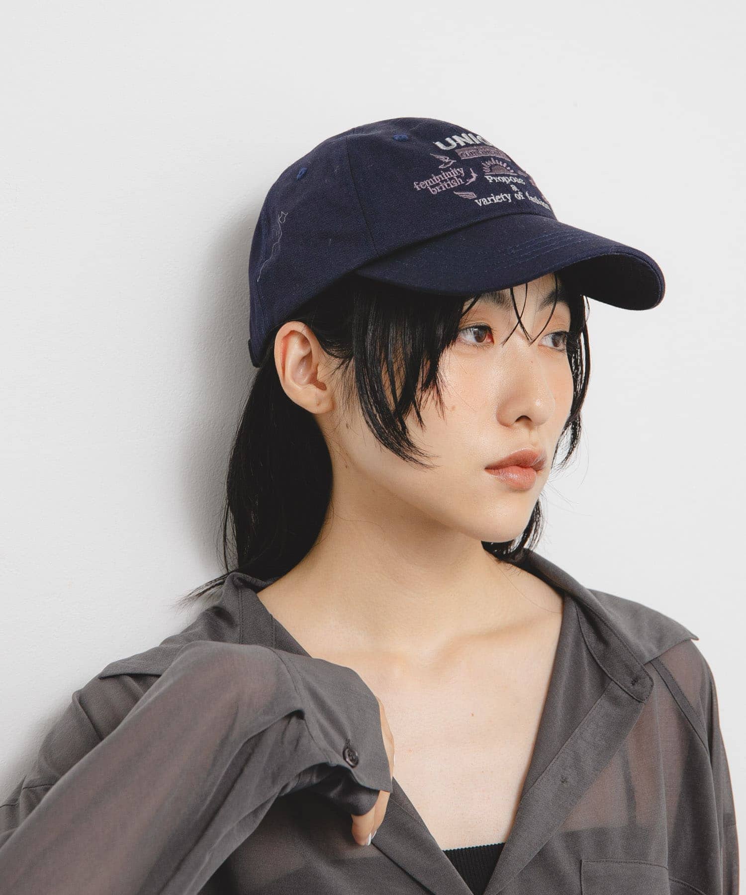 バイカラーエンブロイダリーCAP NAVY one