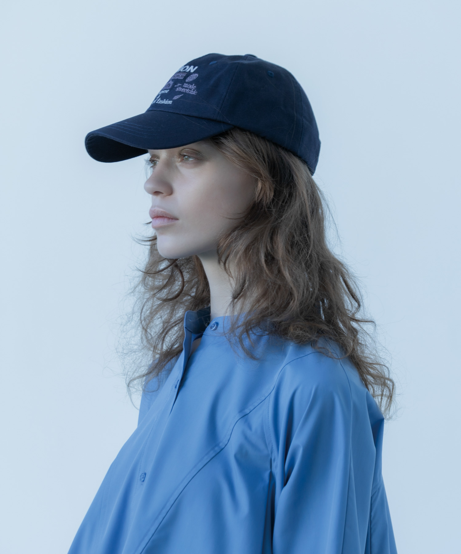 バイカラーエンブロイダリーCAP NAVY one