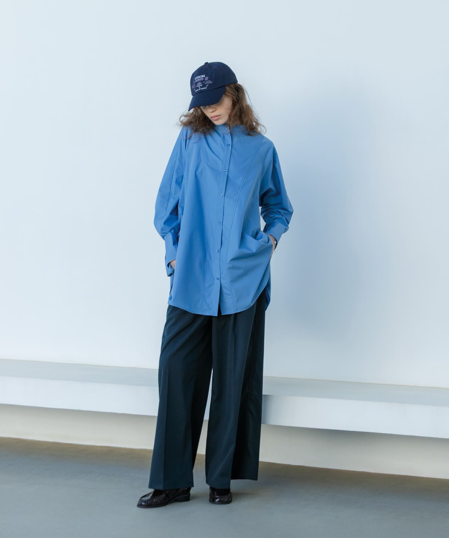 バイカラーエンブロイダリーCAP NAVY one