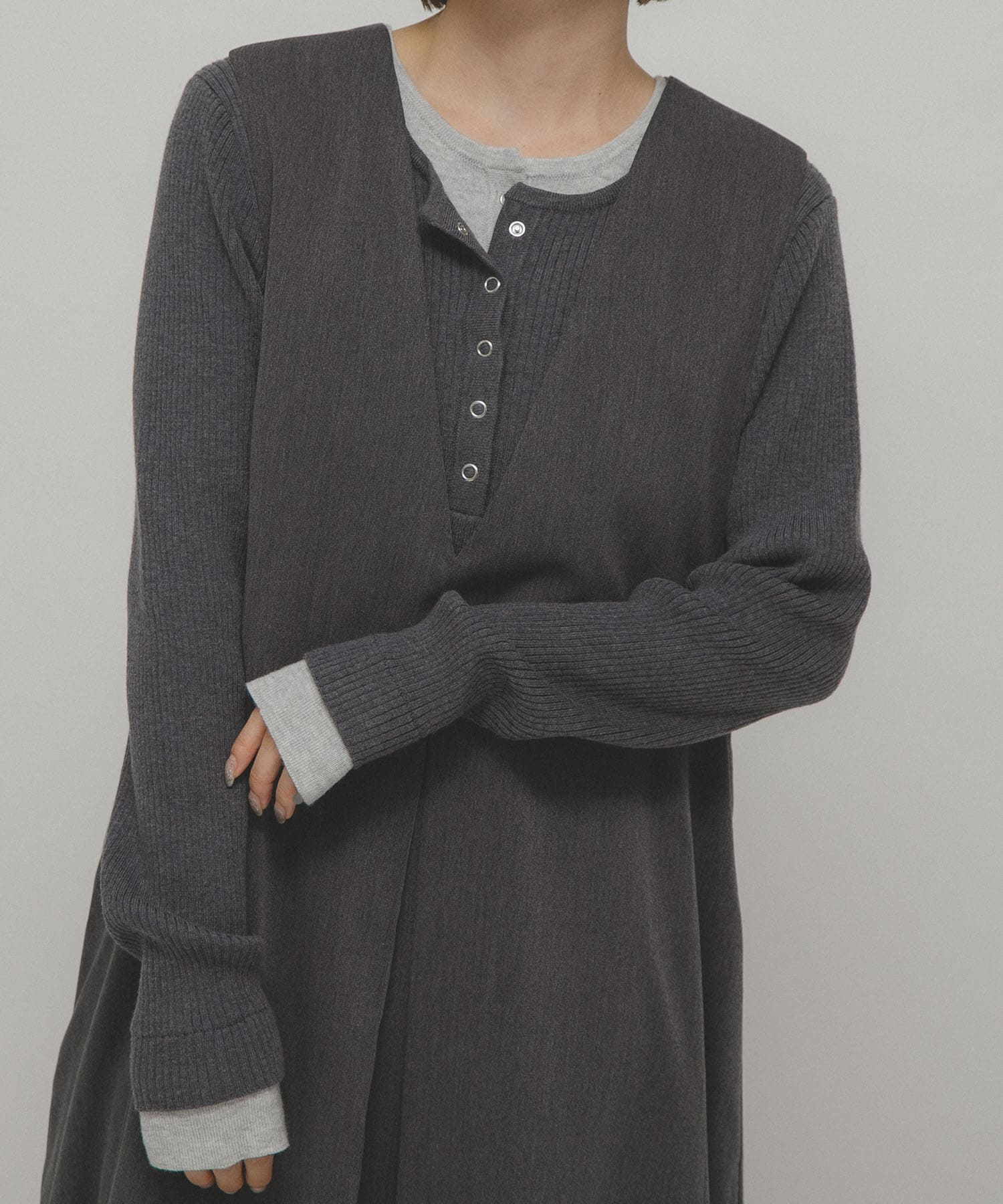 レイヤードライクヘンリーニット