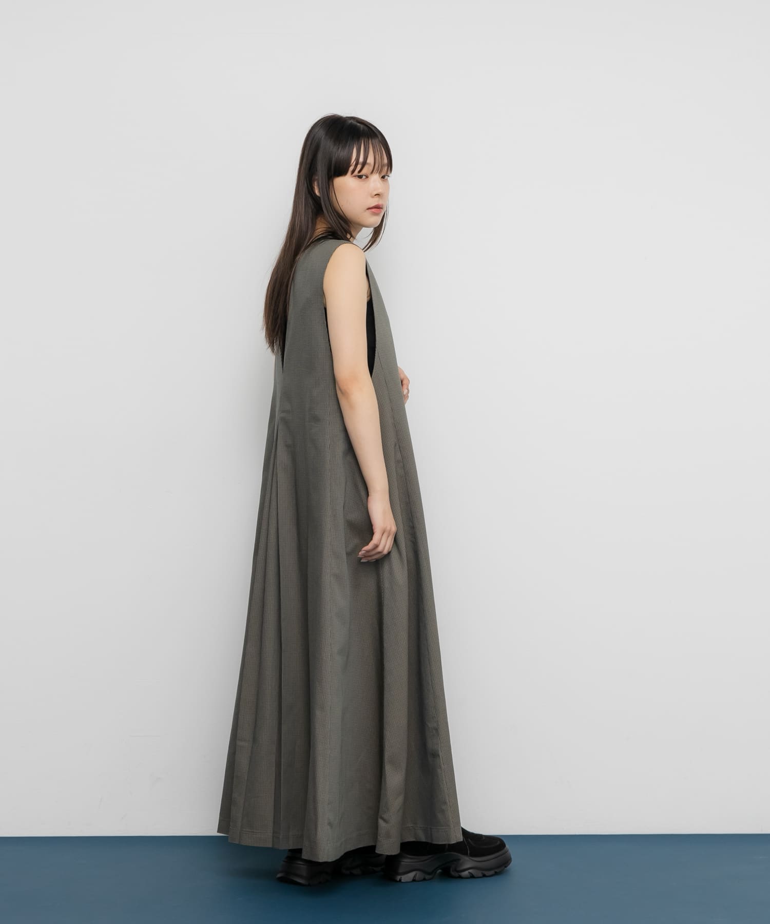 BROWN×BLU