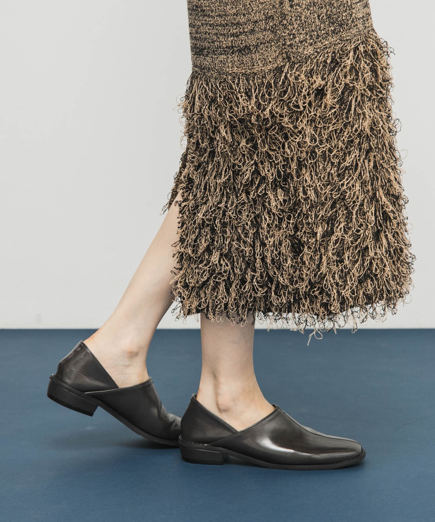 センターステッチスクエアトゥスライドシューズ CHARCOAL 36