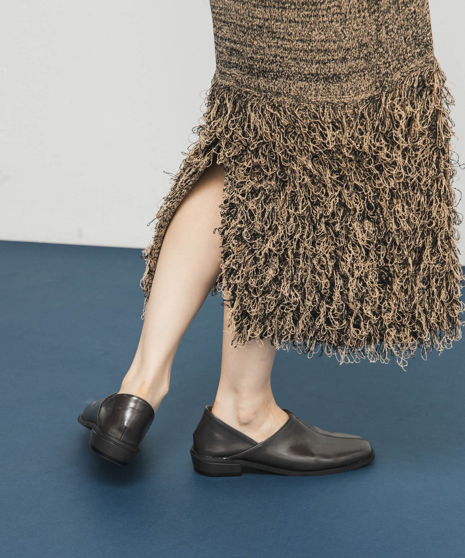 センターステッチスクエアトゥスライドシューズ CHARCOAL 36