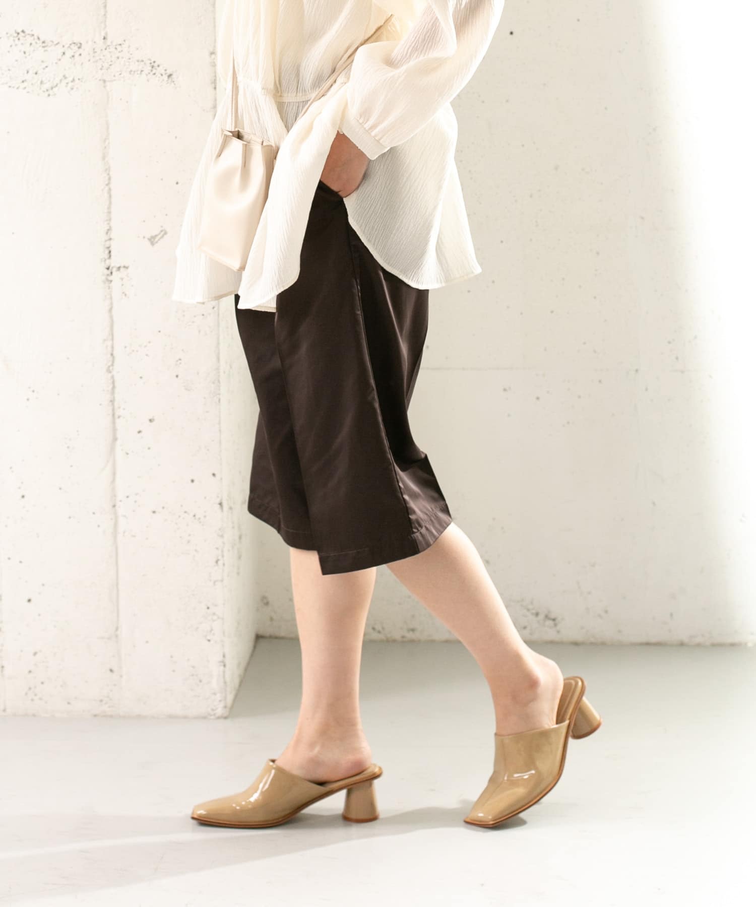 シャイニーミディパンツ(one CHARCOAL): ボトム｜URBAN RESEARCH