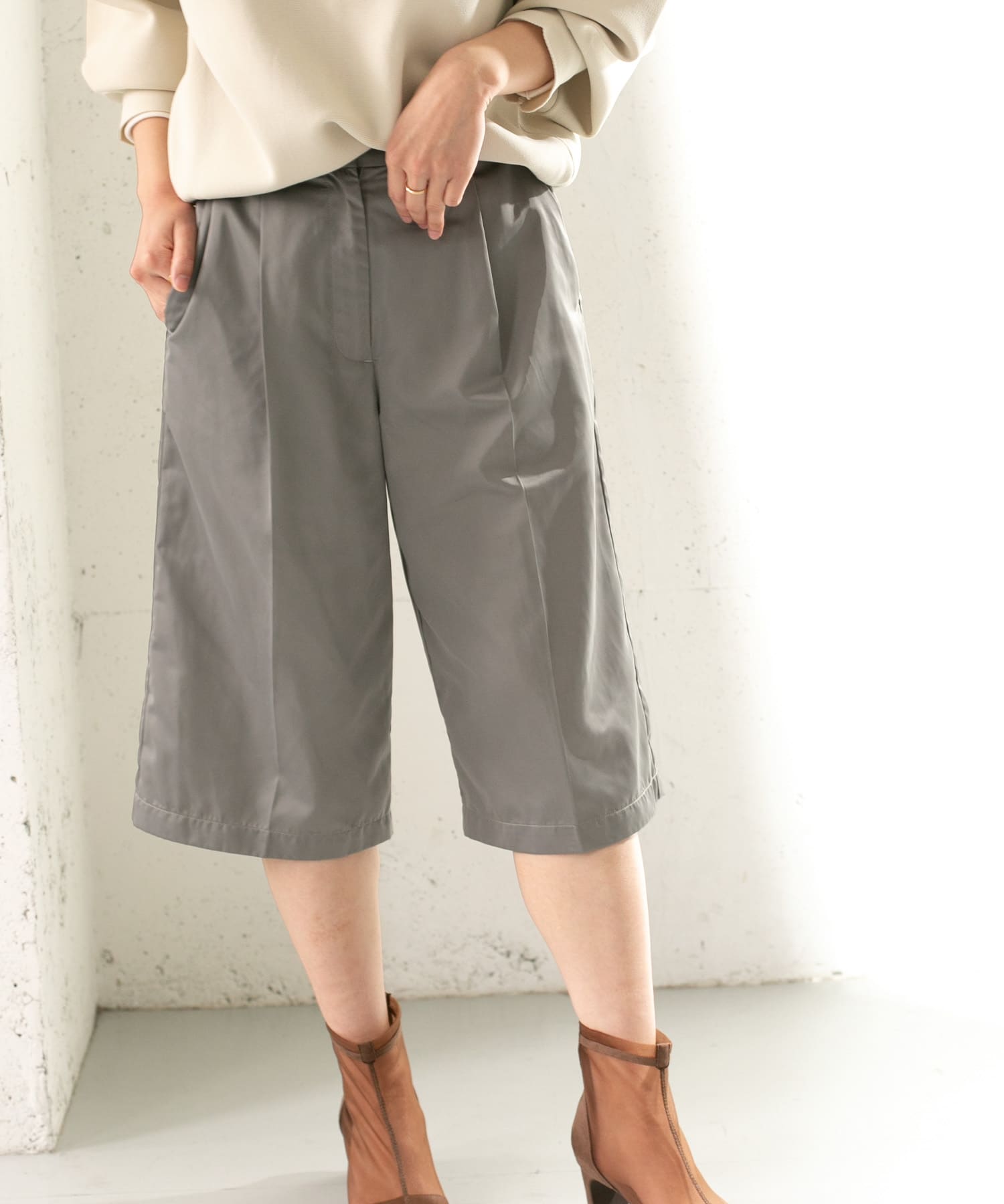 KHAKI