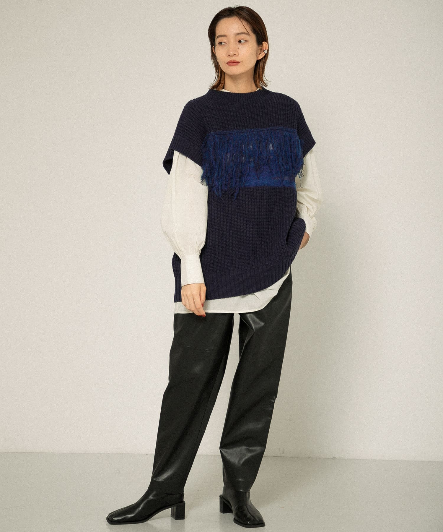 フェイクレザーパンツ