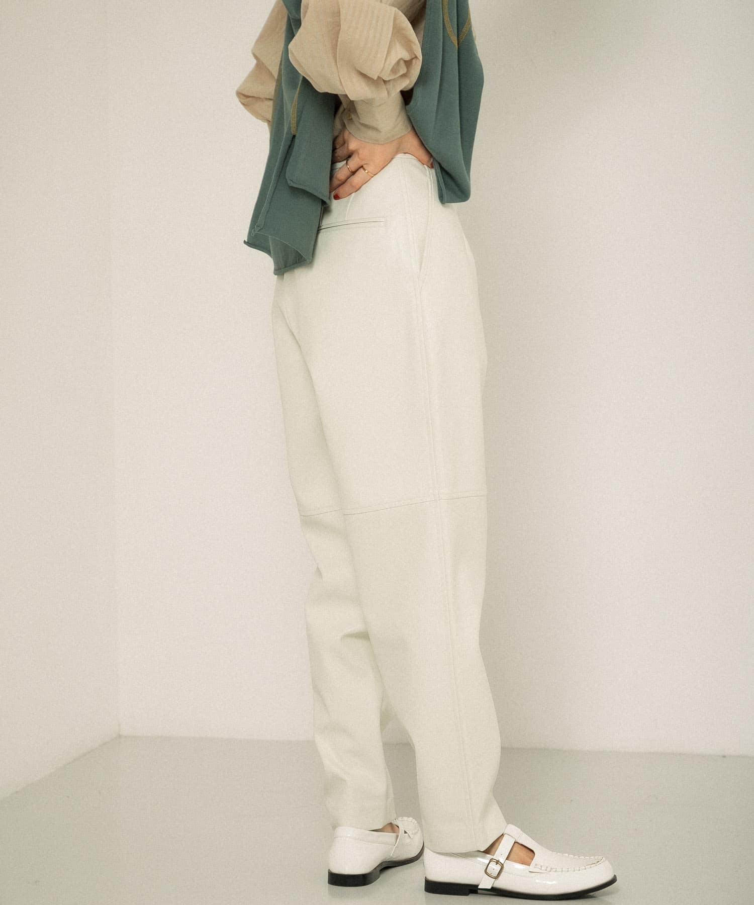 フェイクレザーパンツ ICE GRAY one