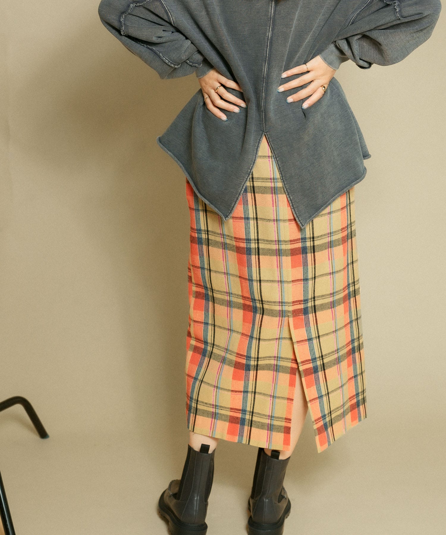 チェックIラインミディスカート CAMEL×RED one