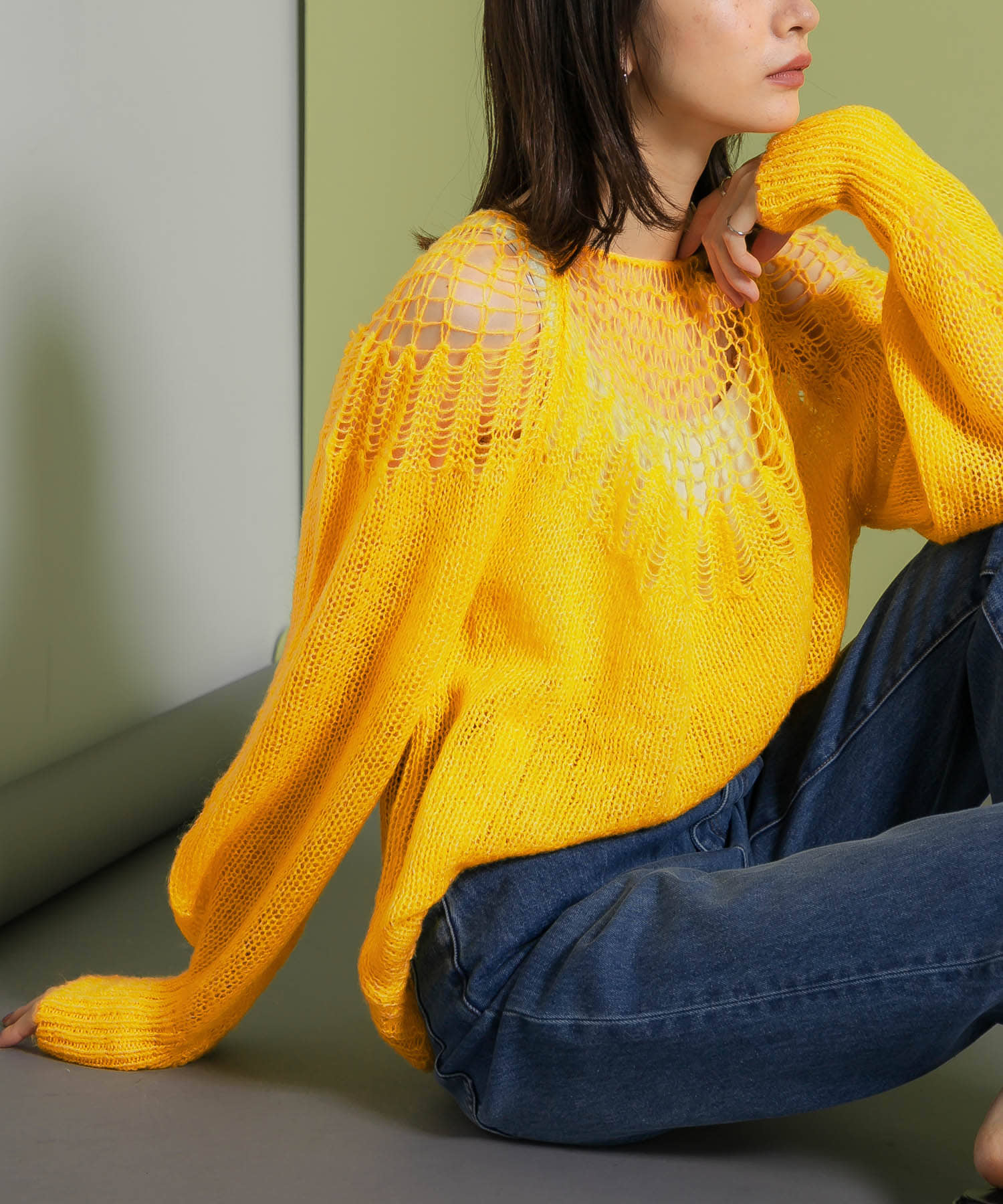 YELLOW