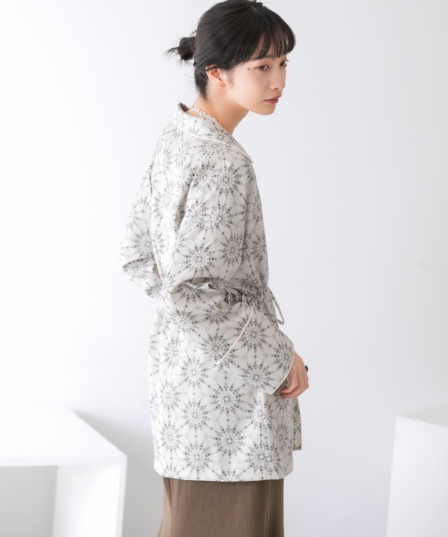ドロストプリントガウン BEIGE one