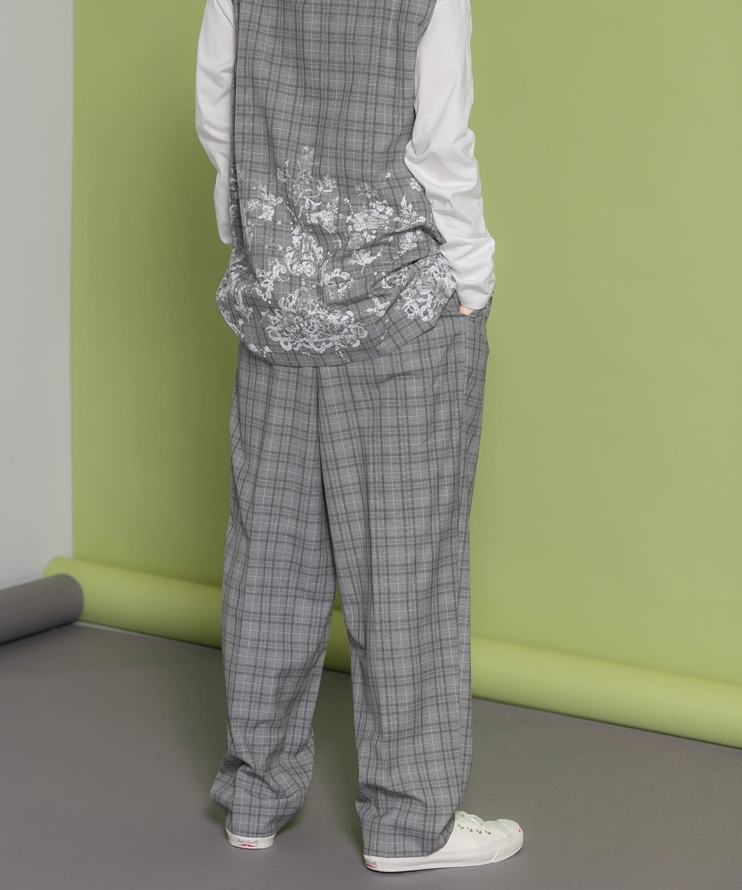 GRAY