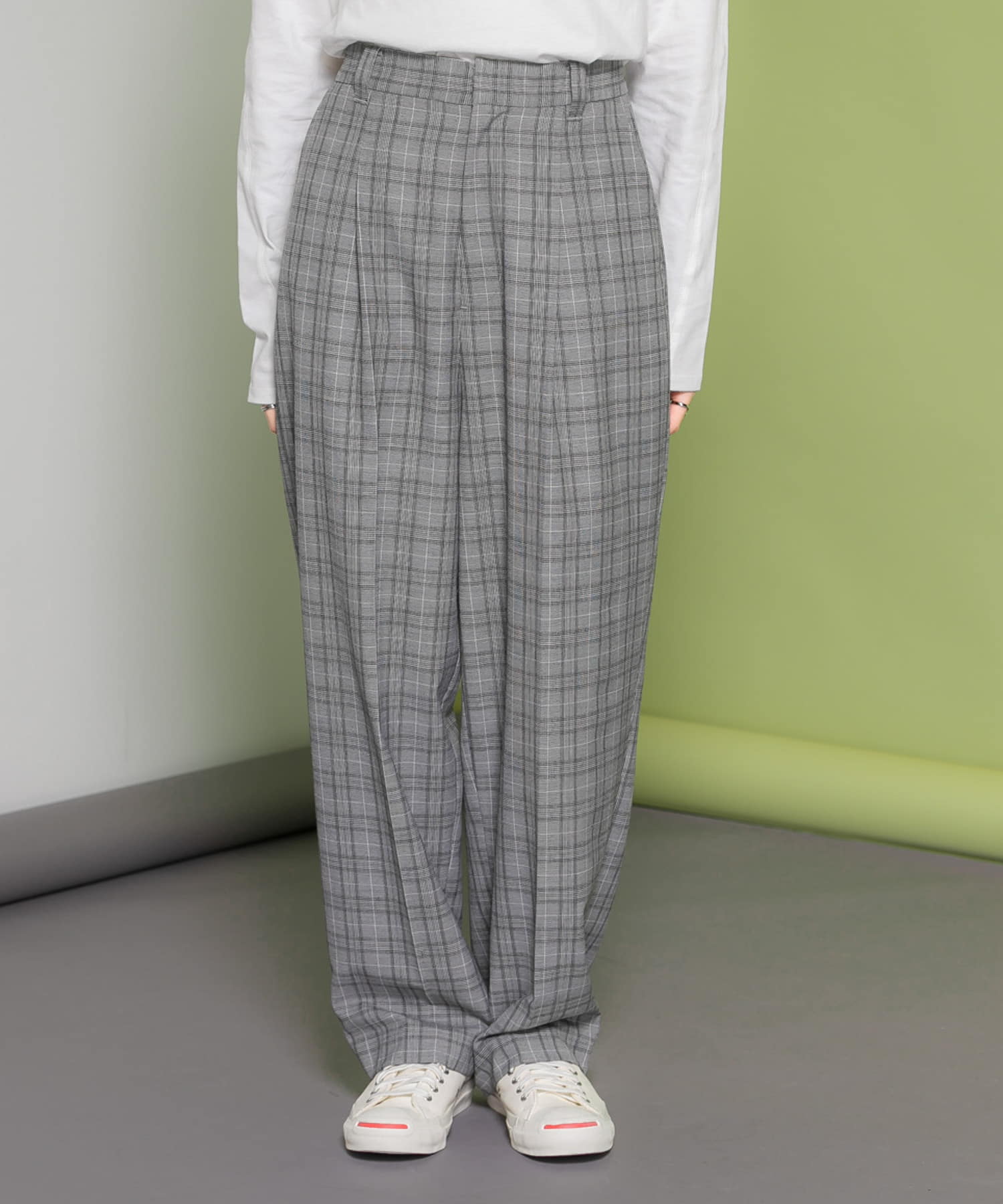 GRAY