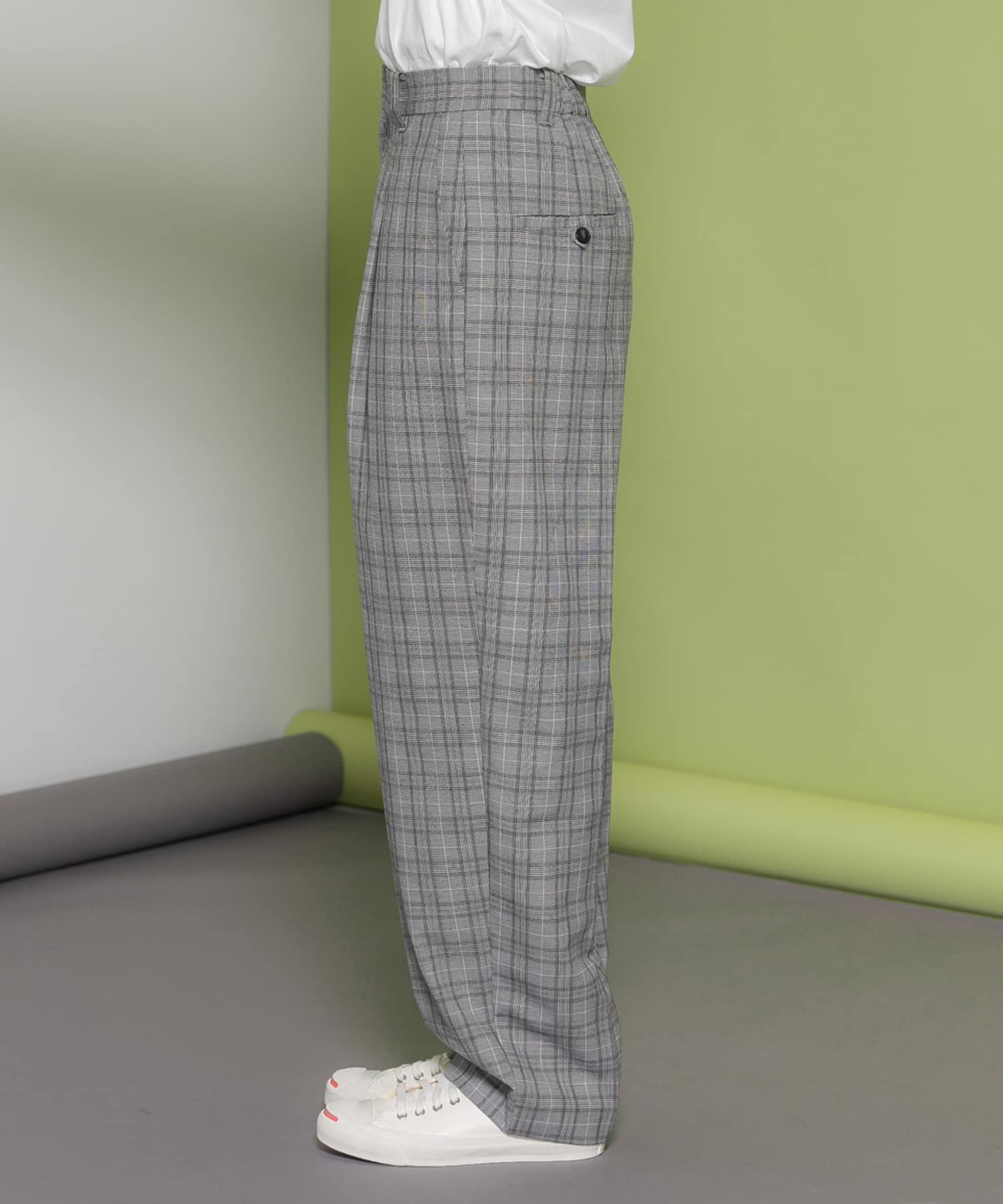 GRAY