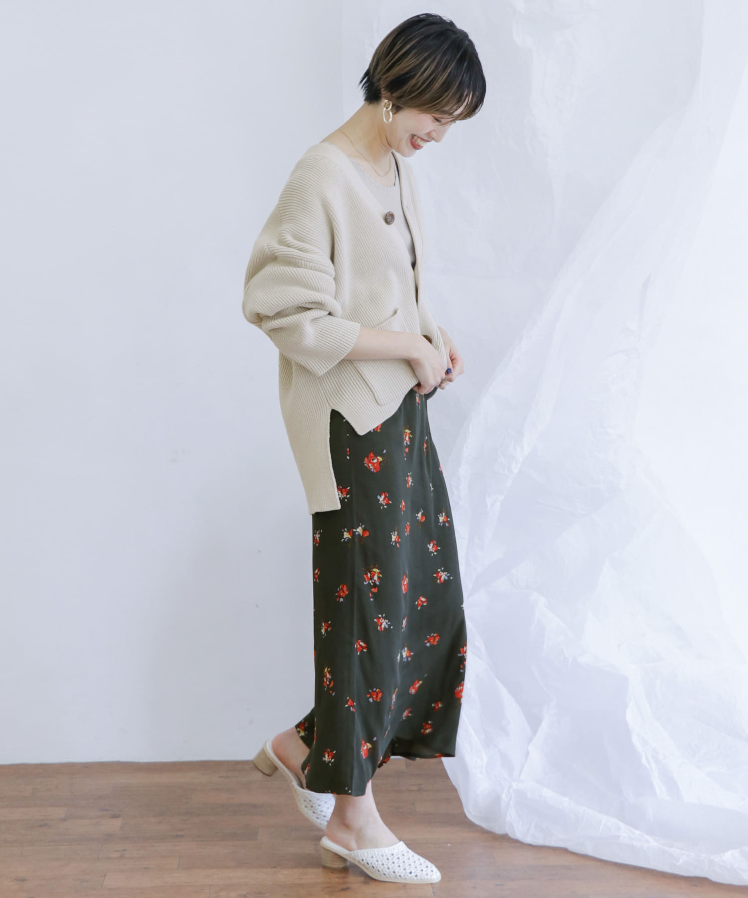 フラワーイレヘムバイアススカート∴ BLACK one