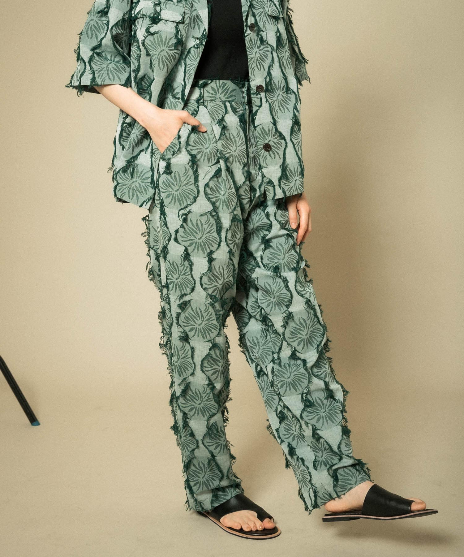 GREEN
