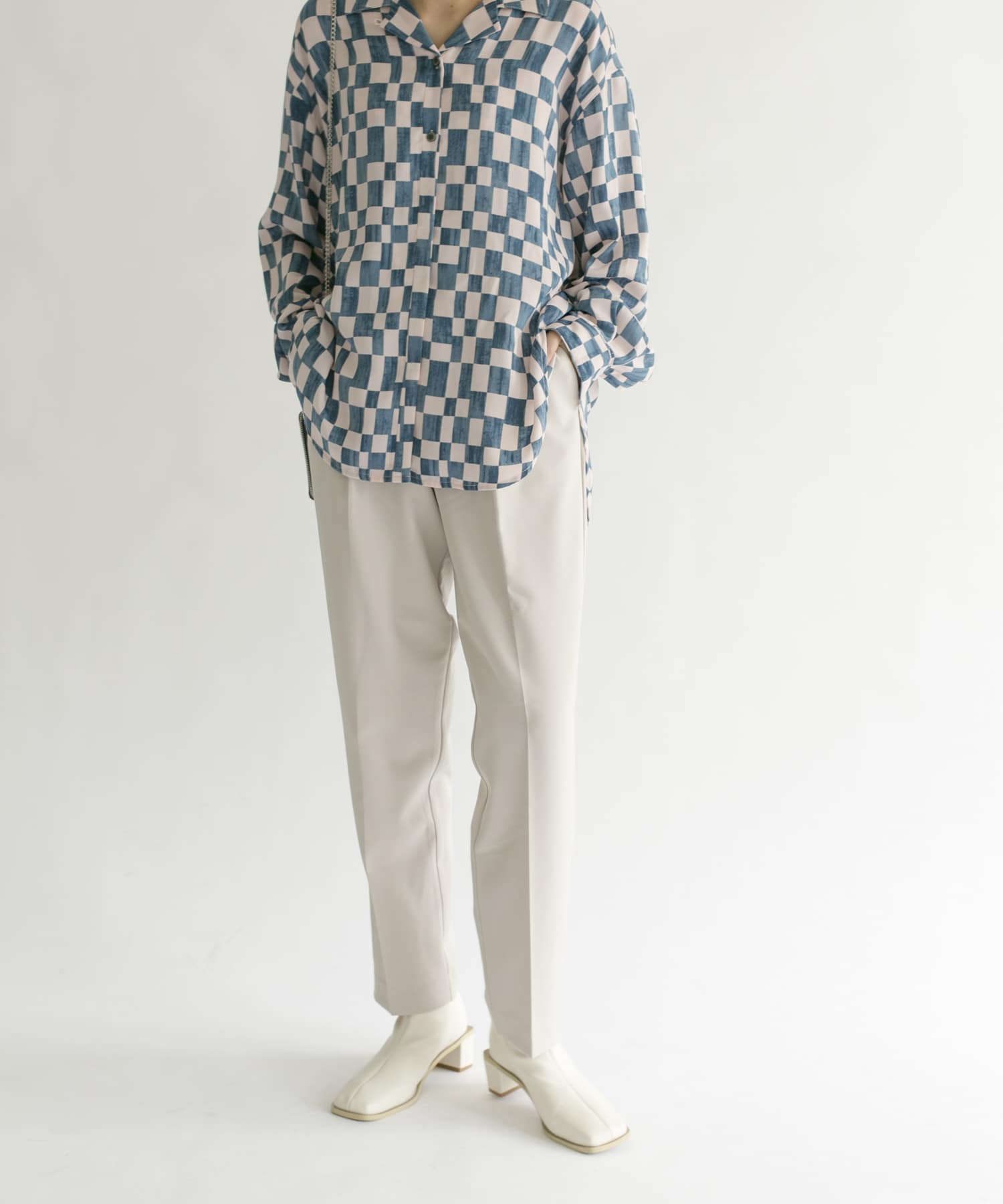 illi　ワンタックスリムテーパードパンツ GREIGE 36