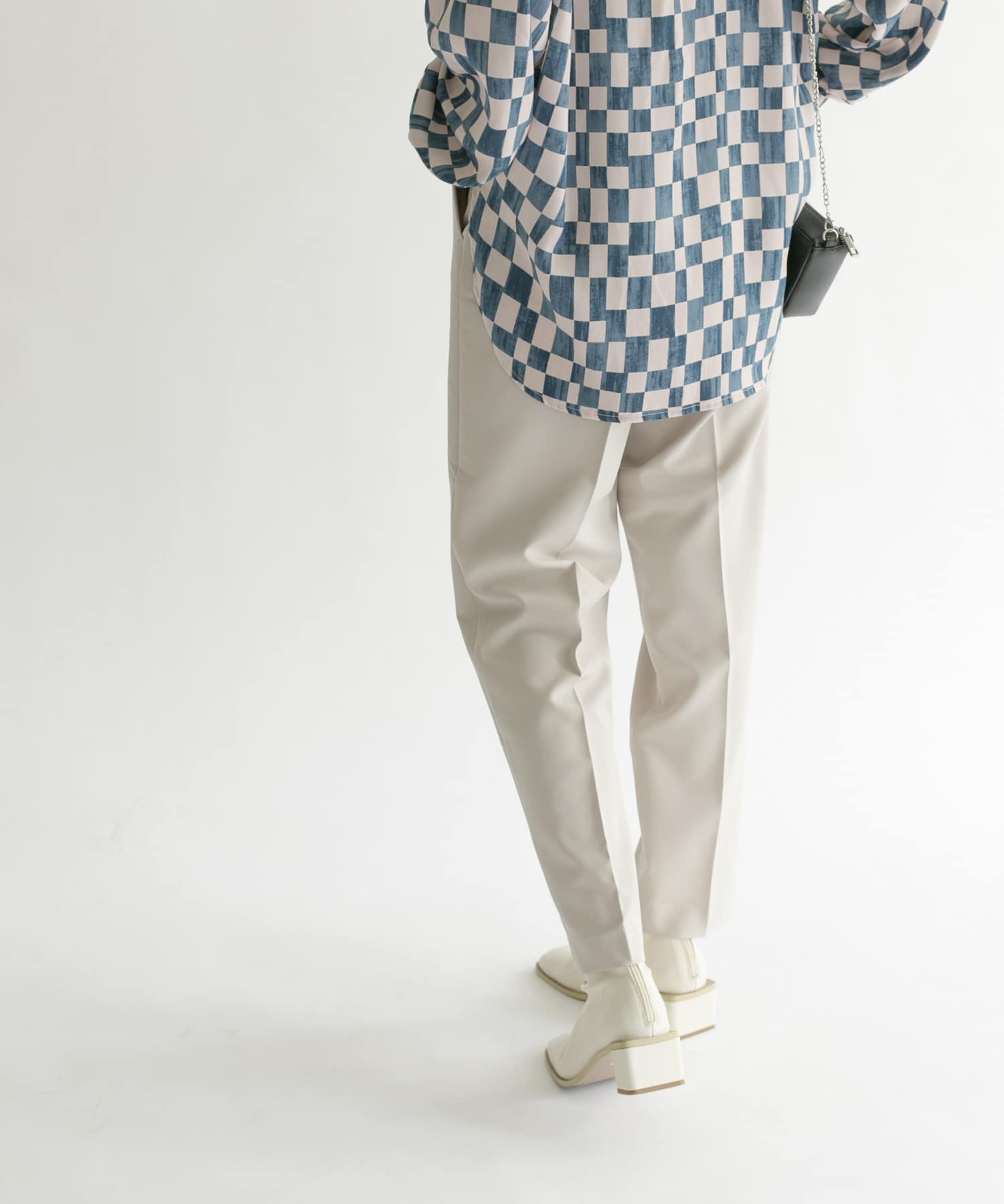 illi　ワンタックスリムテーパードパンツ GREIGE 36