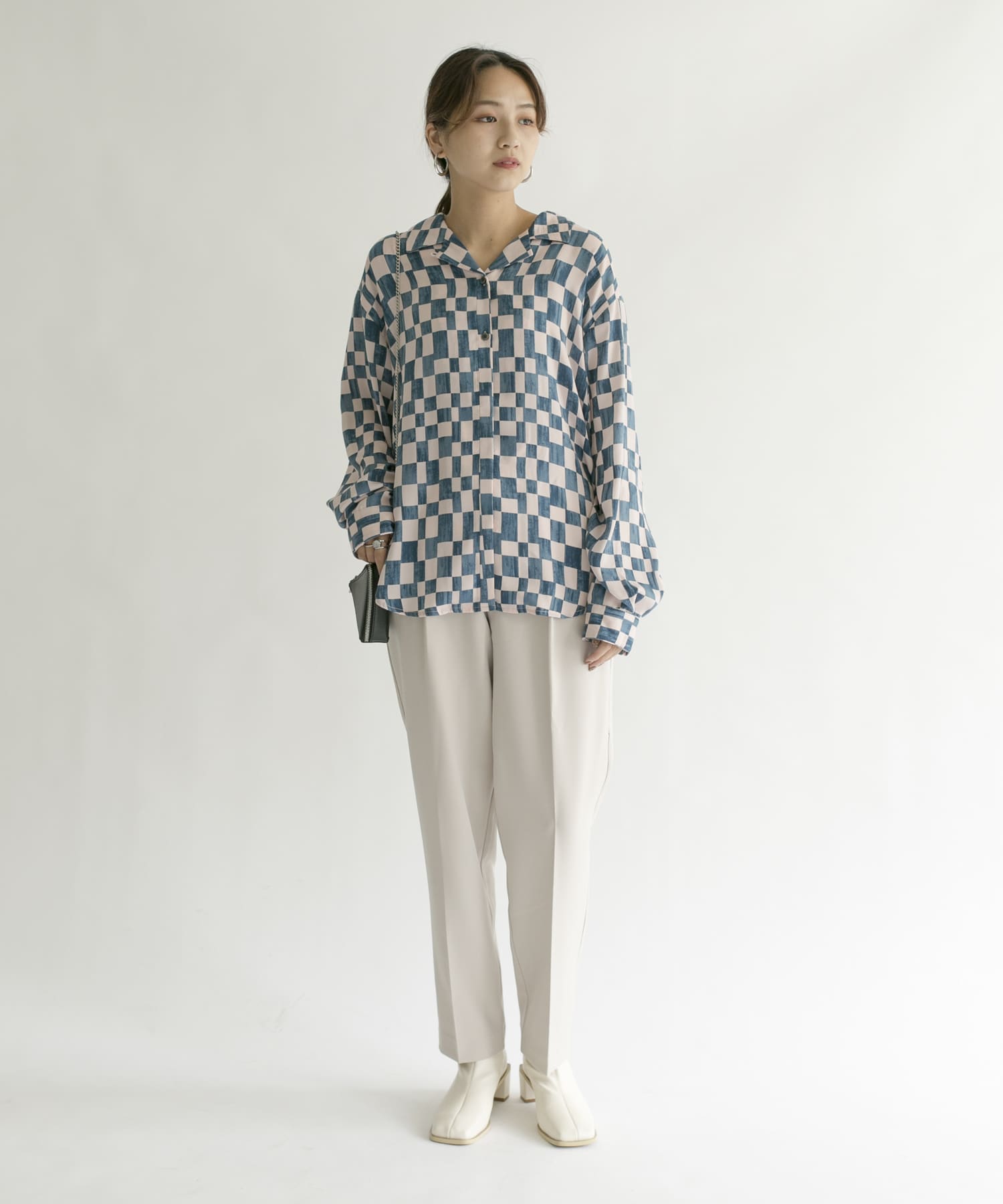 illi　ワンタックスリムテーパードパンツ GREIGE 36