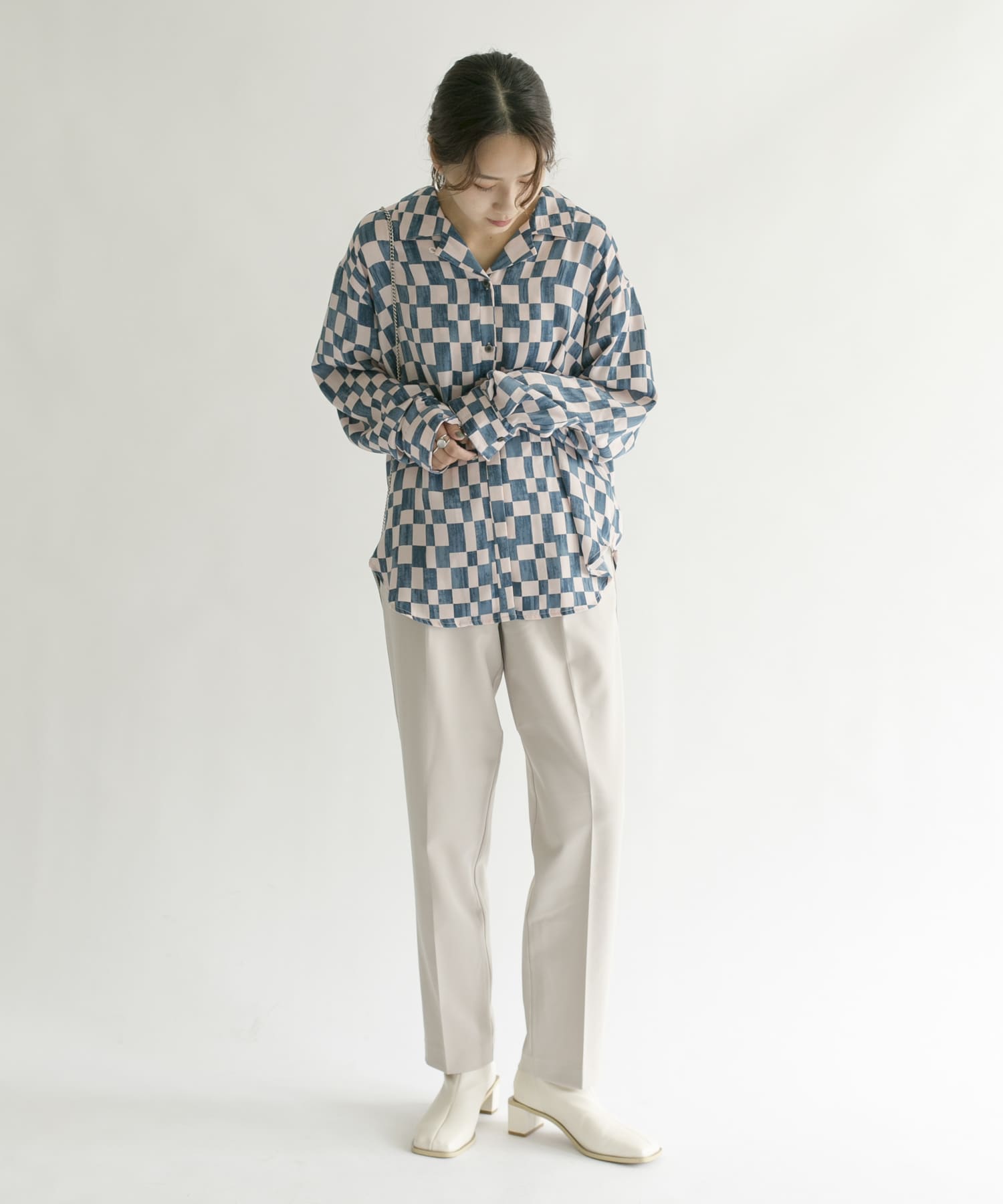 illi　ワンタックスリムテーパードパンツ GREIGE 36