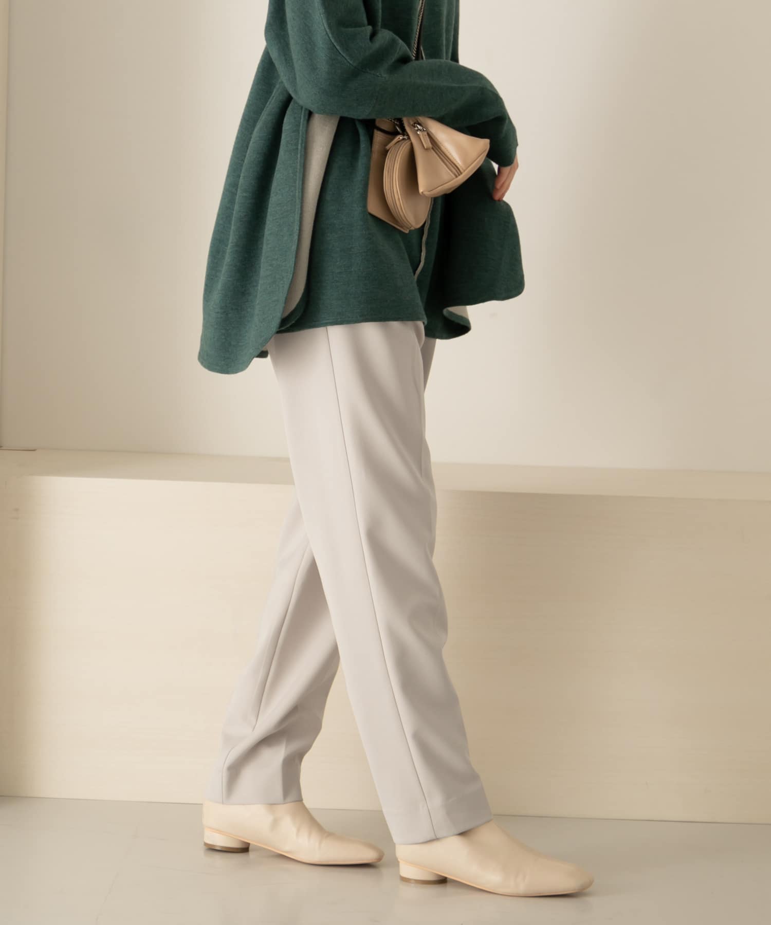 illi　ワンタックスリムテーパードパンツ GREIGE 38