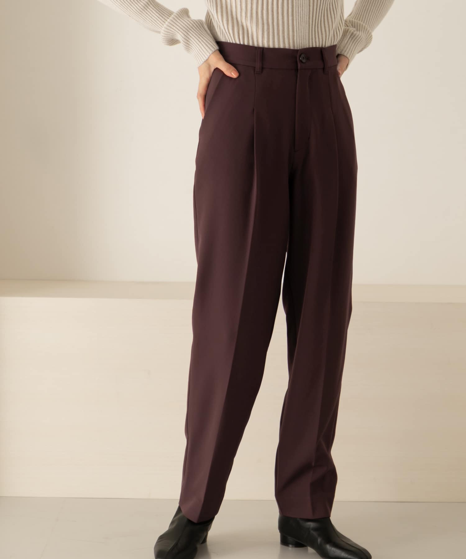 illi　ワンタックスリムテーパードパンツ BERRY 36