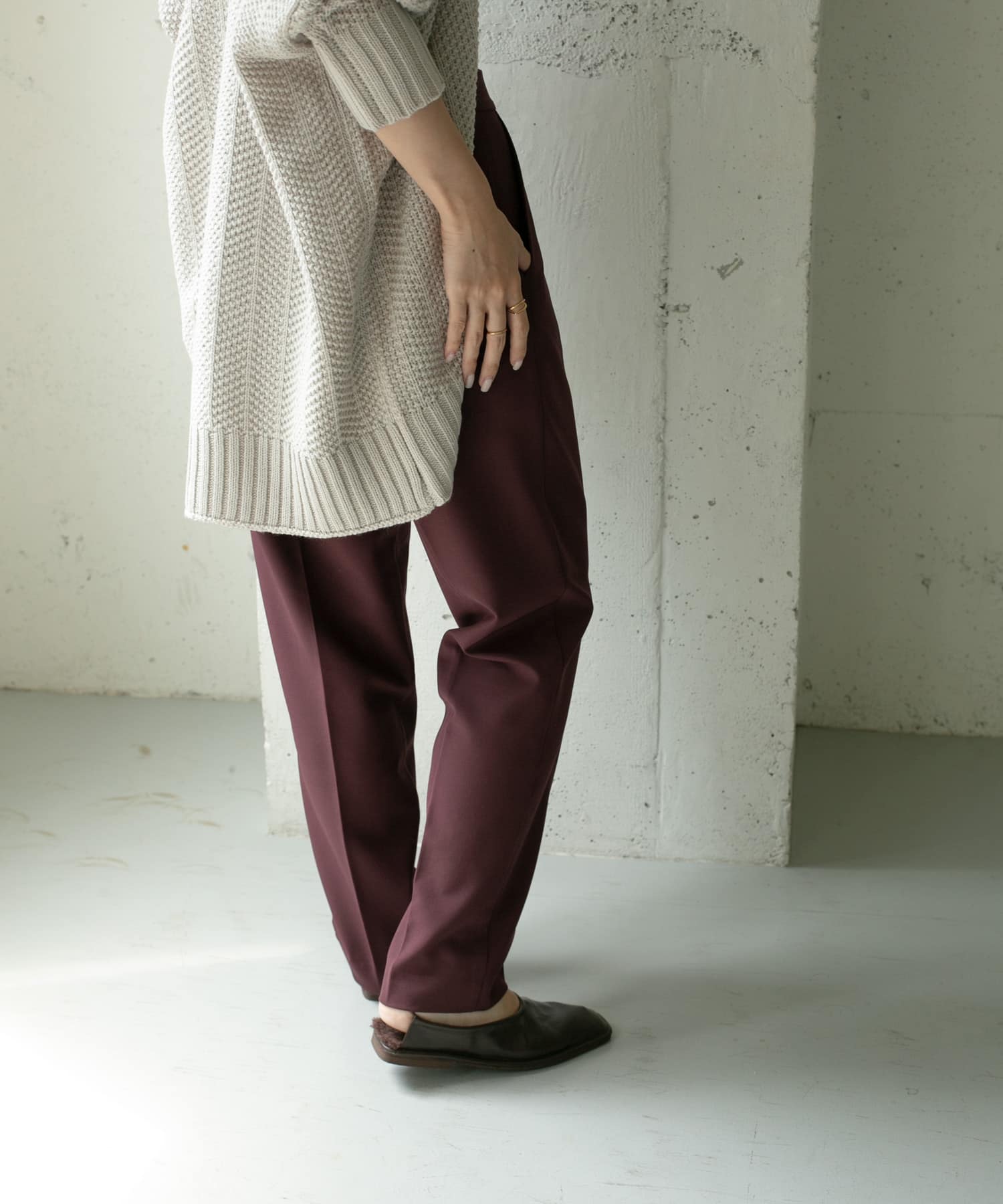 illi　ワンタックスリムテーパードパンツ BERRY 36